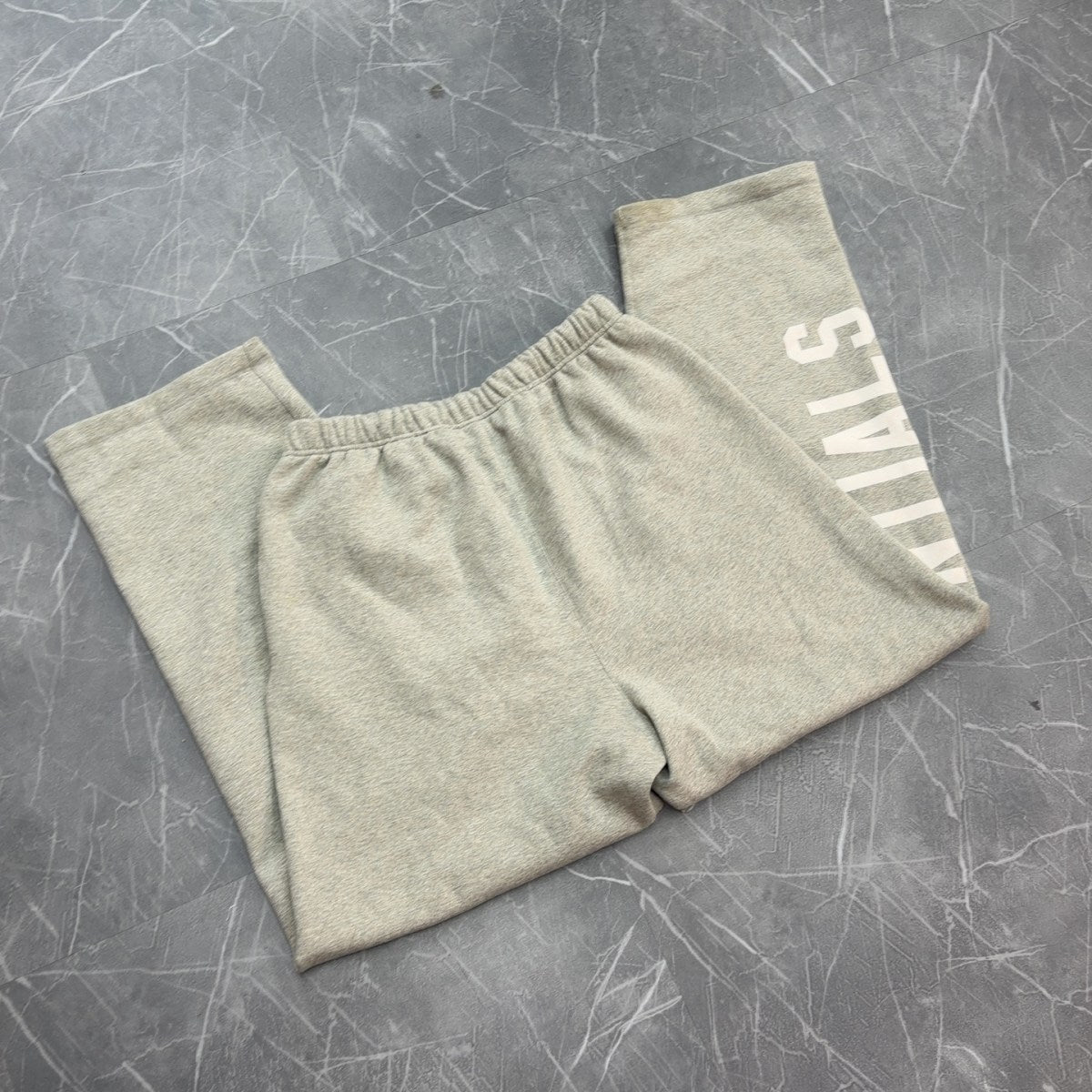 Fear of God Essentials Fleece Relaxed Sweatpant Dark Heather - Image 5