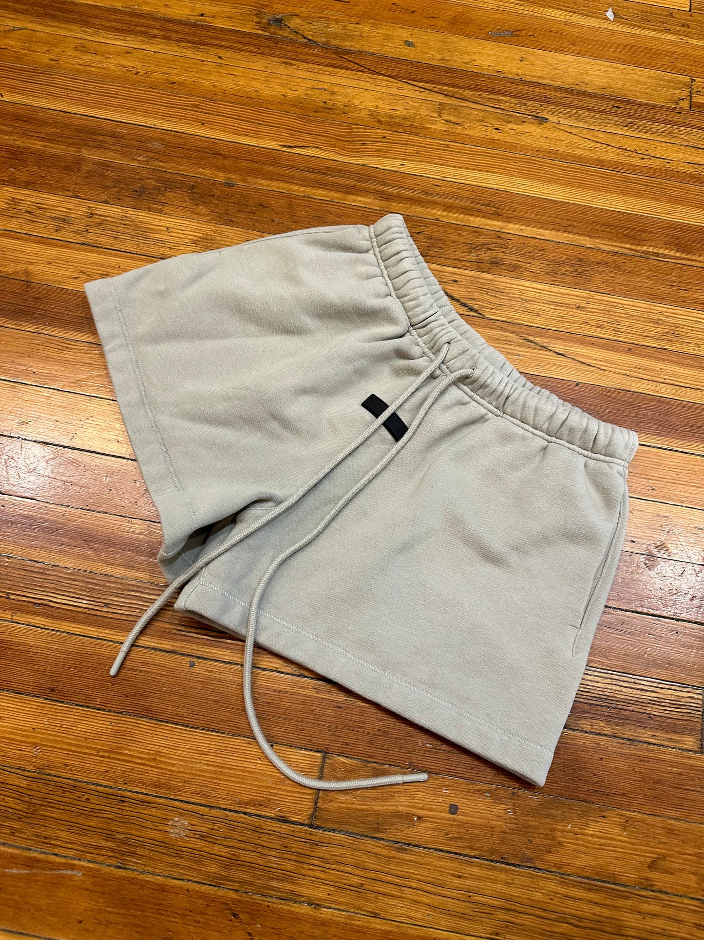 Essentials Sweat Shorts “Moss”