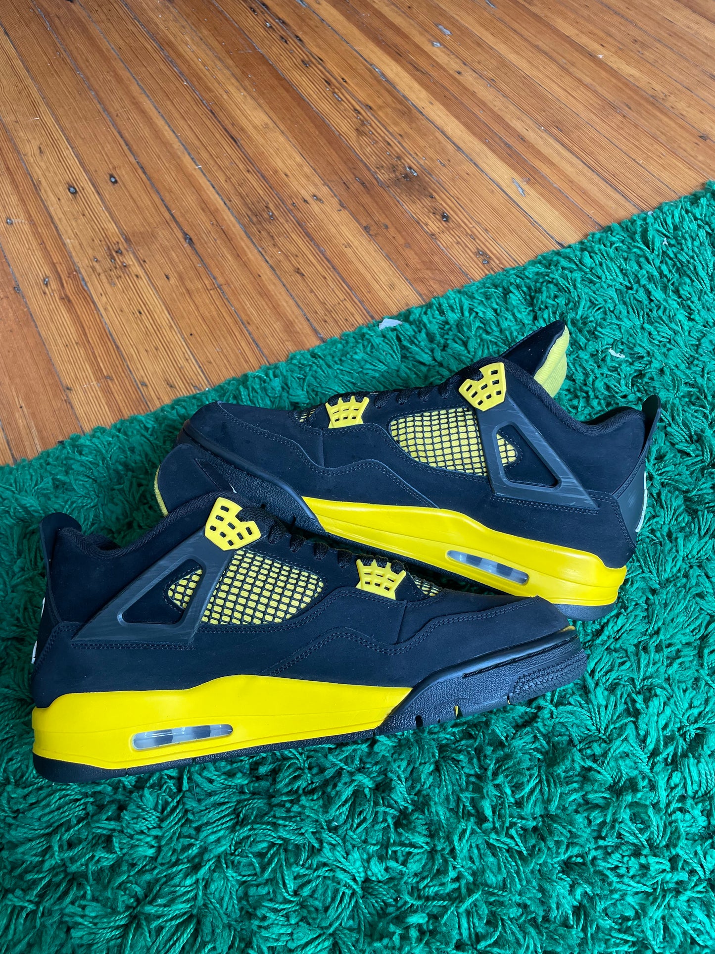 Jordan 4 “Thunder”