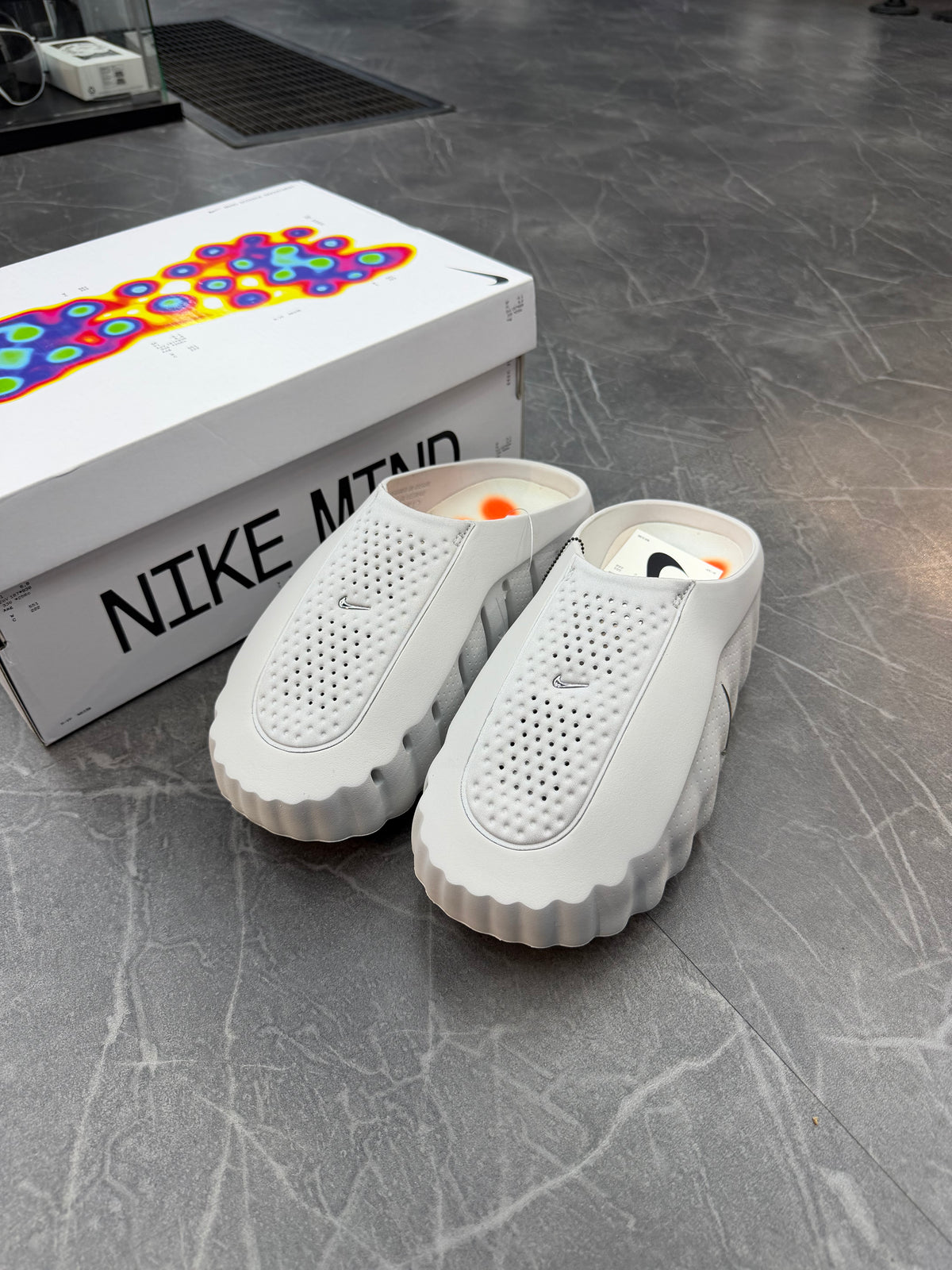 Nike Mind Slide “Light Smoke Grey”