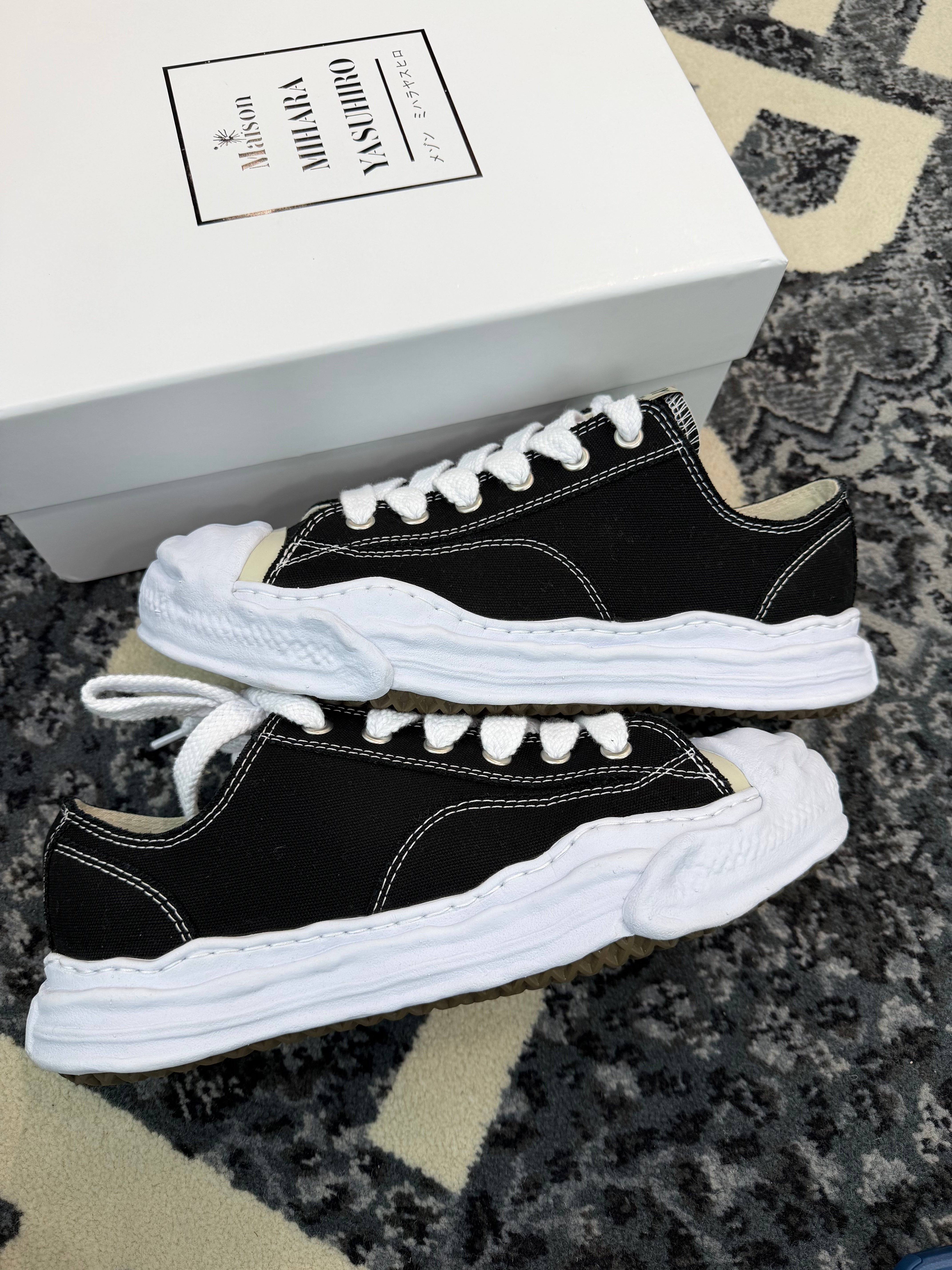 Maison Mihara Sneaker Low “Black”