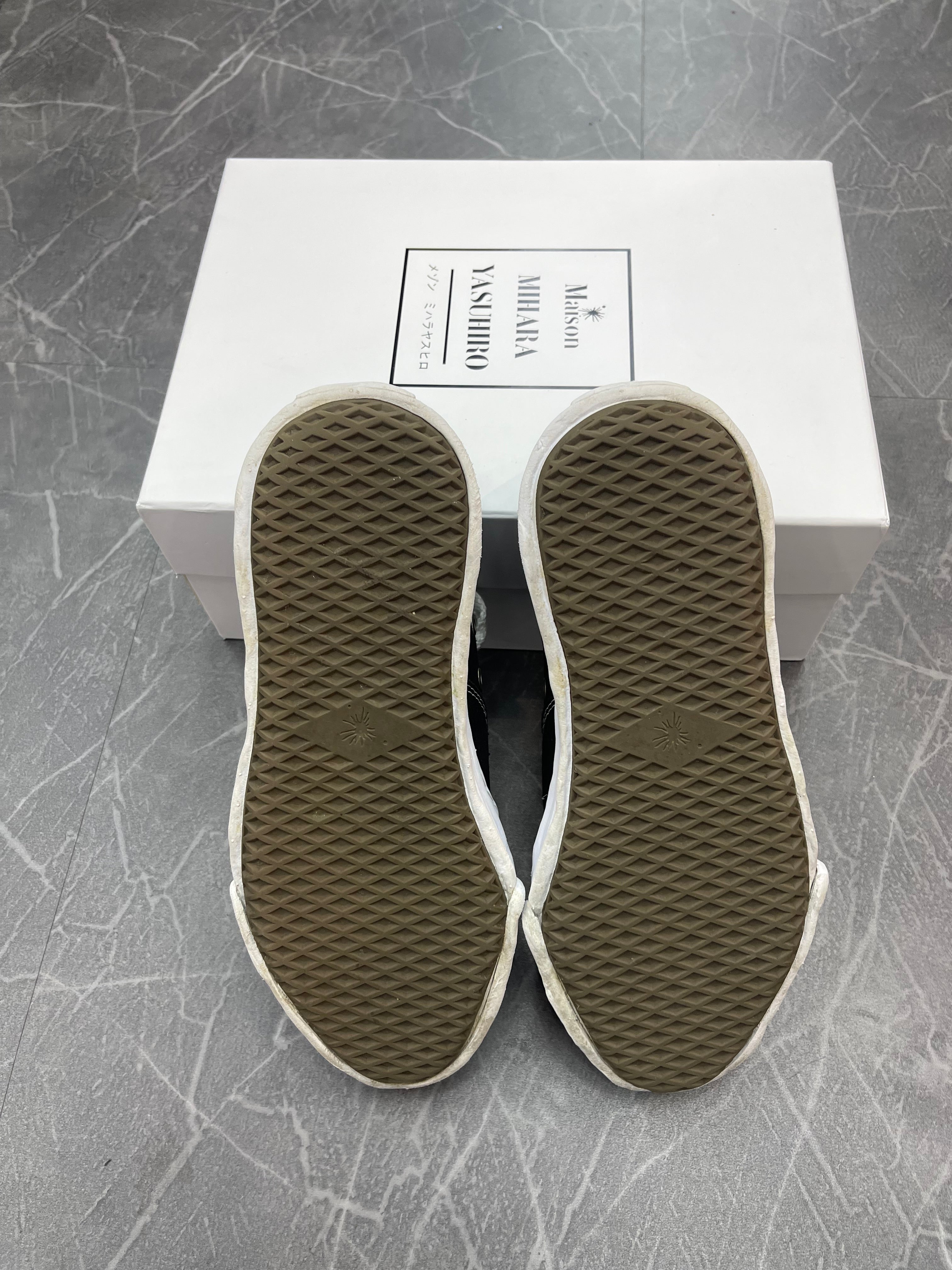 Maison Mihara Canvas Low “Black”
