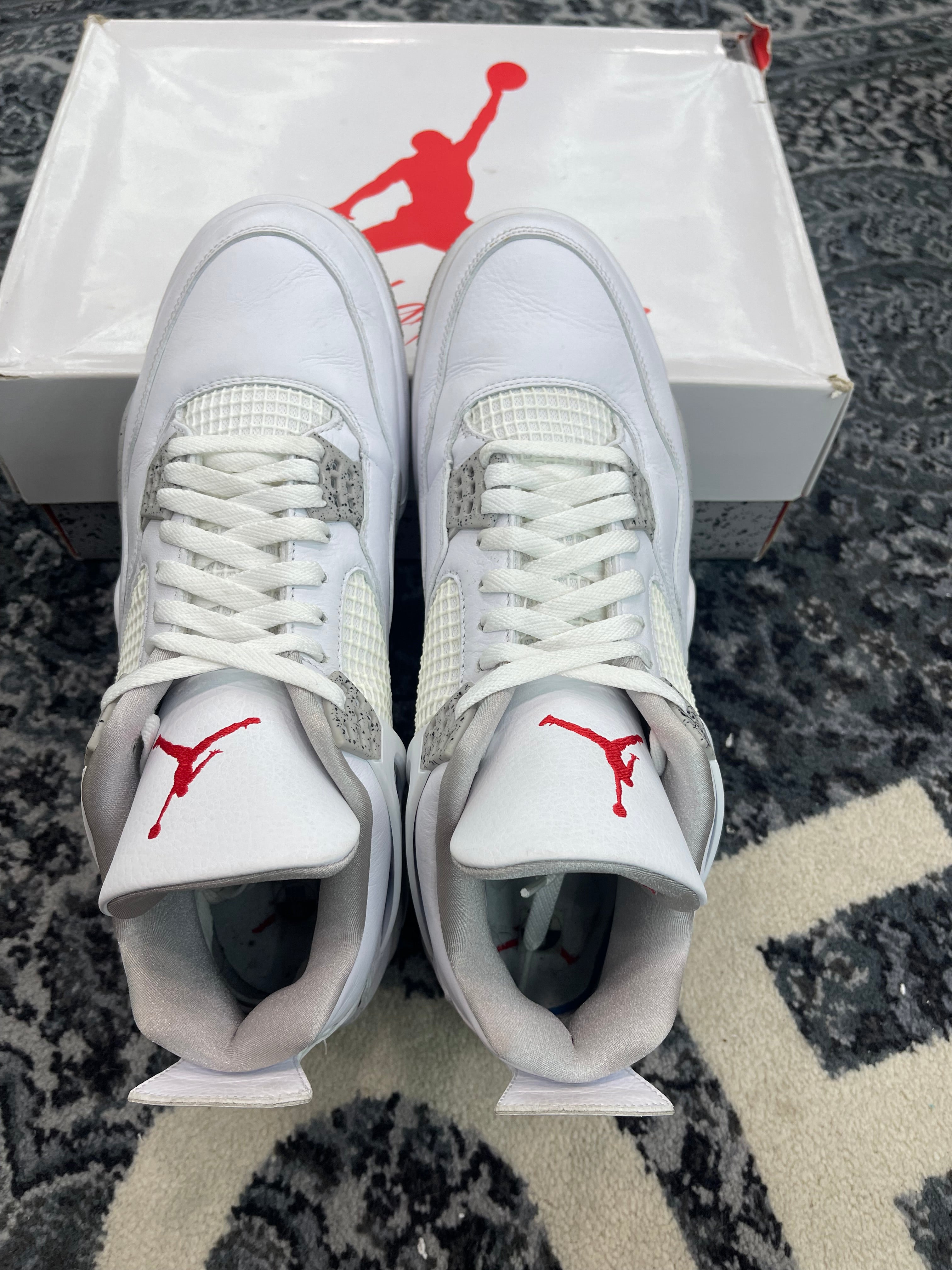 Jordan 4 “White Oreo”