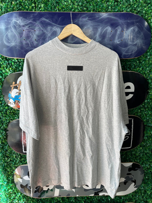 Essentials Tee “Front Plaque Grey”
