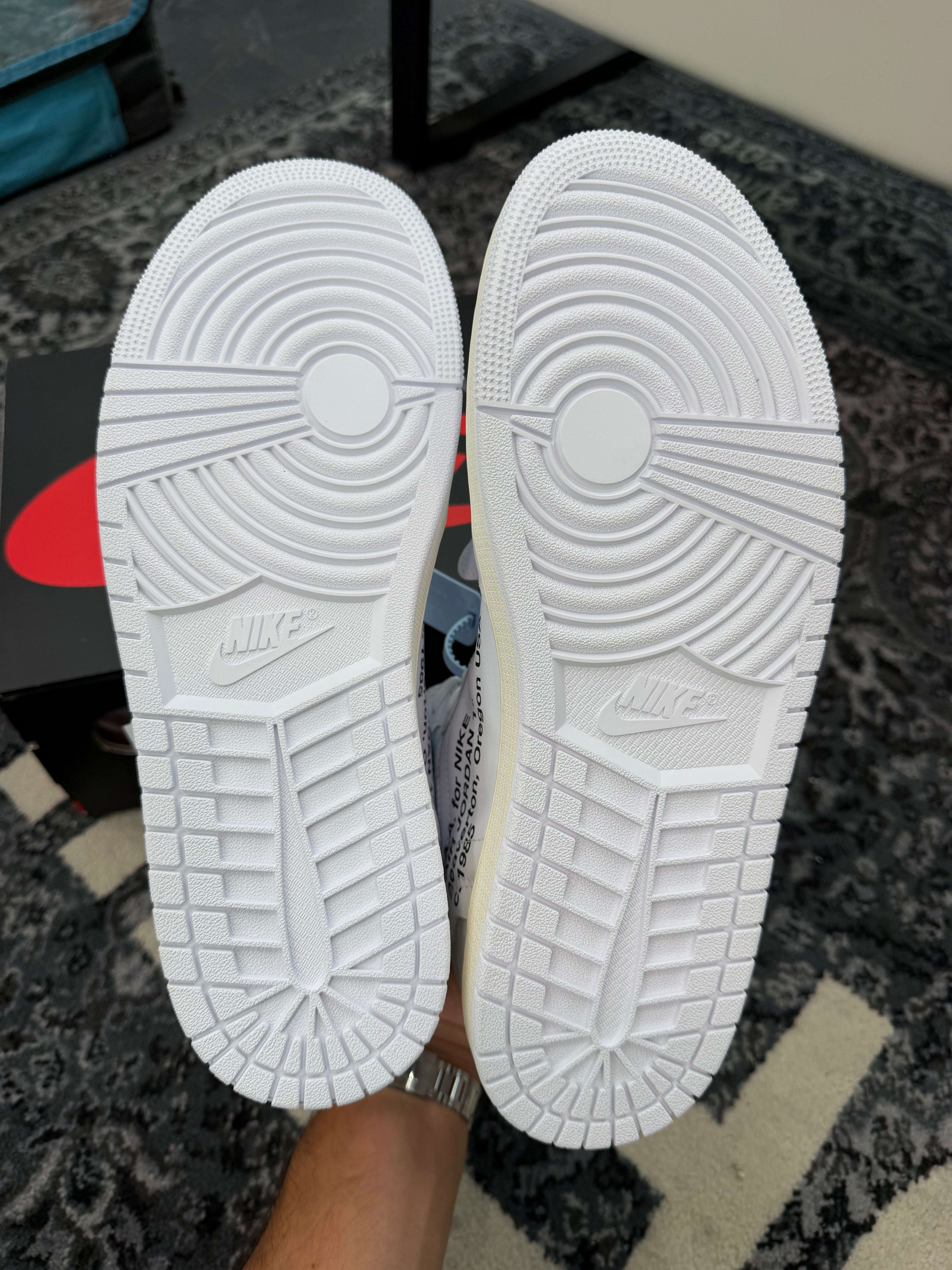 Jordan 1 High x Off White “Alaska”