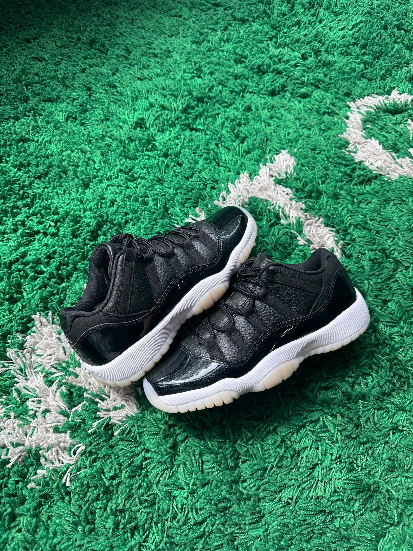 Jordan 11 Low “72-10”