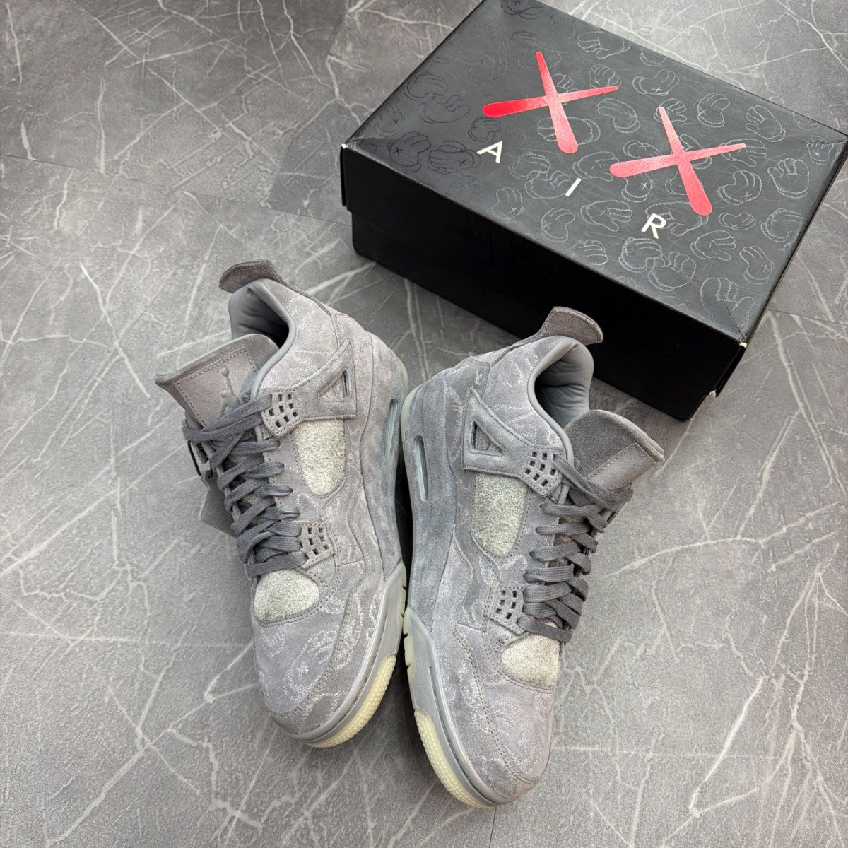 Jordan 4 Retro Kaws (Size 10.5) (Lightly Worn)