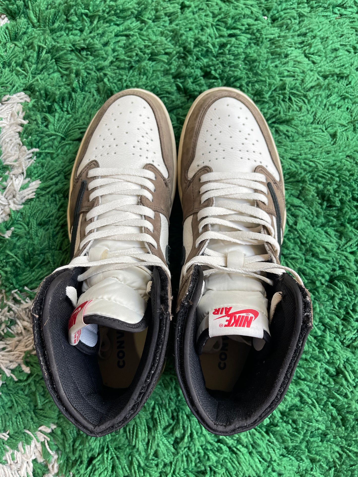 Travis Scott Jordan 1 High “Mocha”
