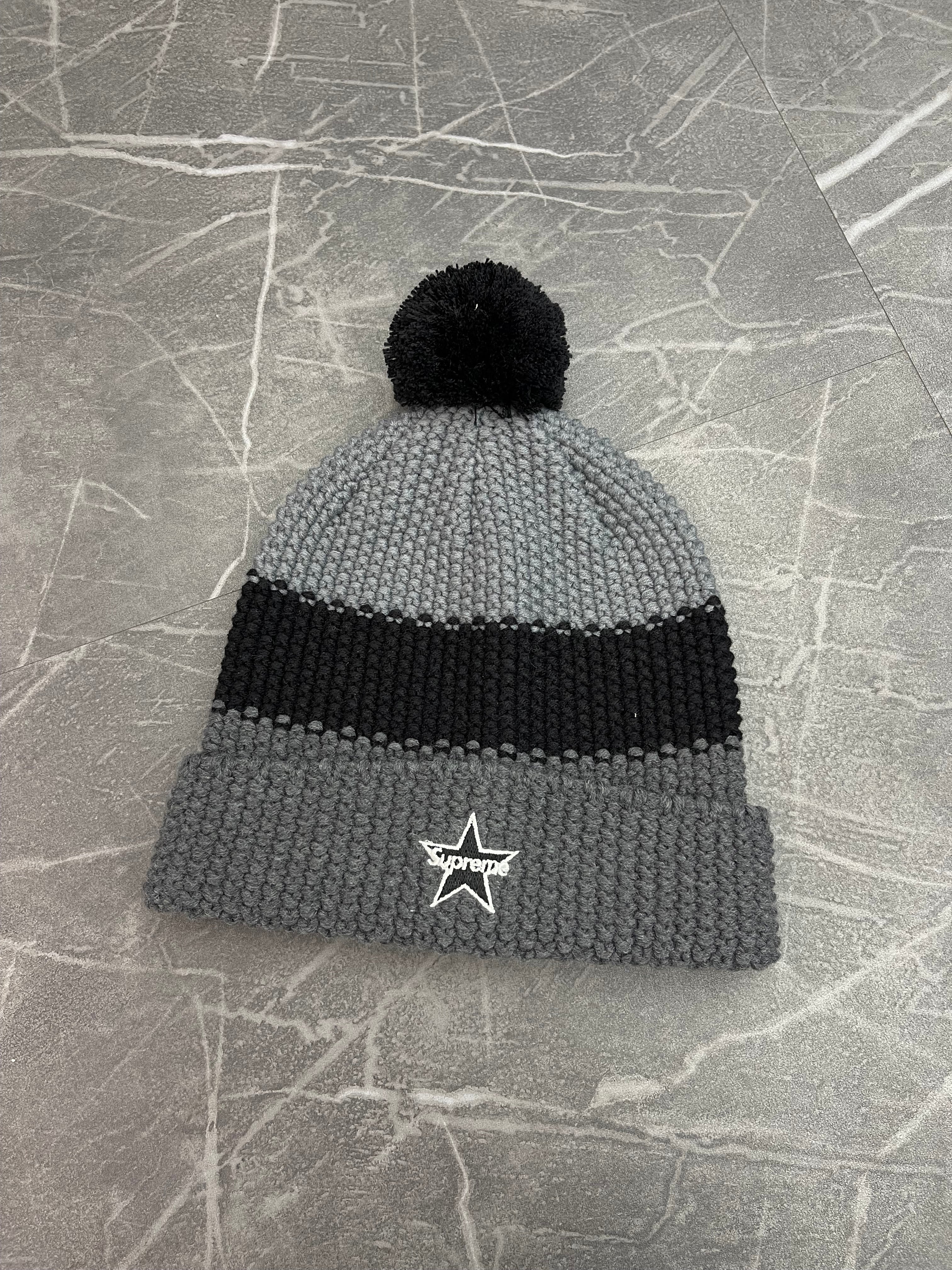 Supreme Alpine Beanie “Black / Grey”