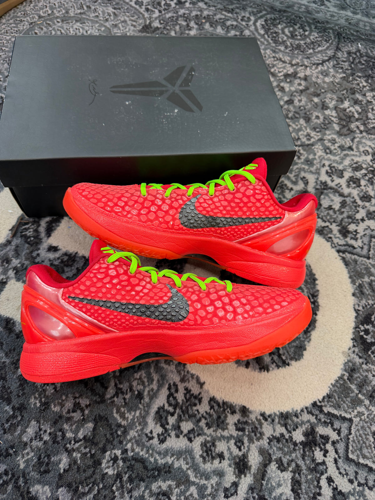 Kobe 6 Protro “Reverse Grinch”
