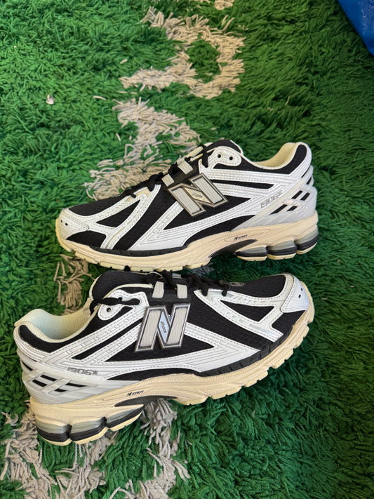 New Balance 1906r “White Black Metallic”