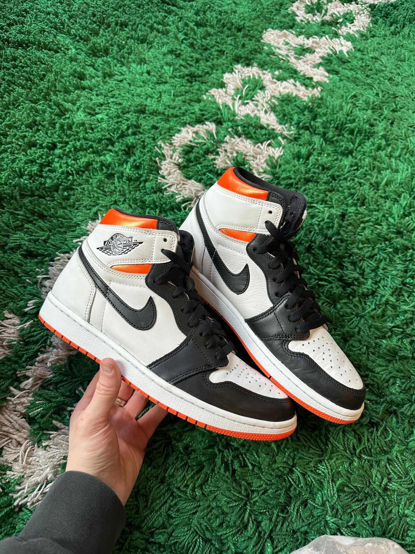 Jordan 1 High “Electro Orange”