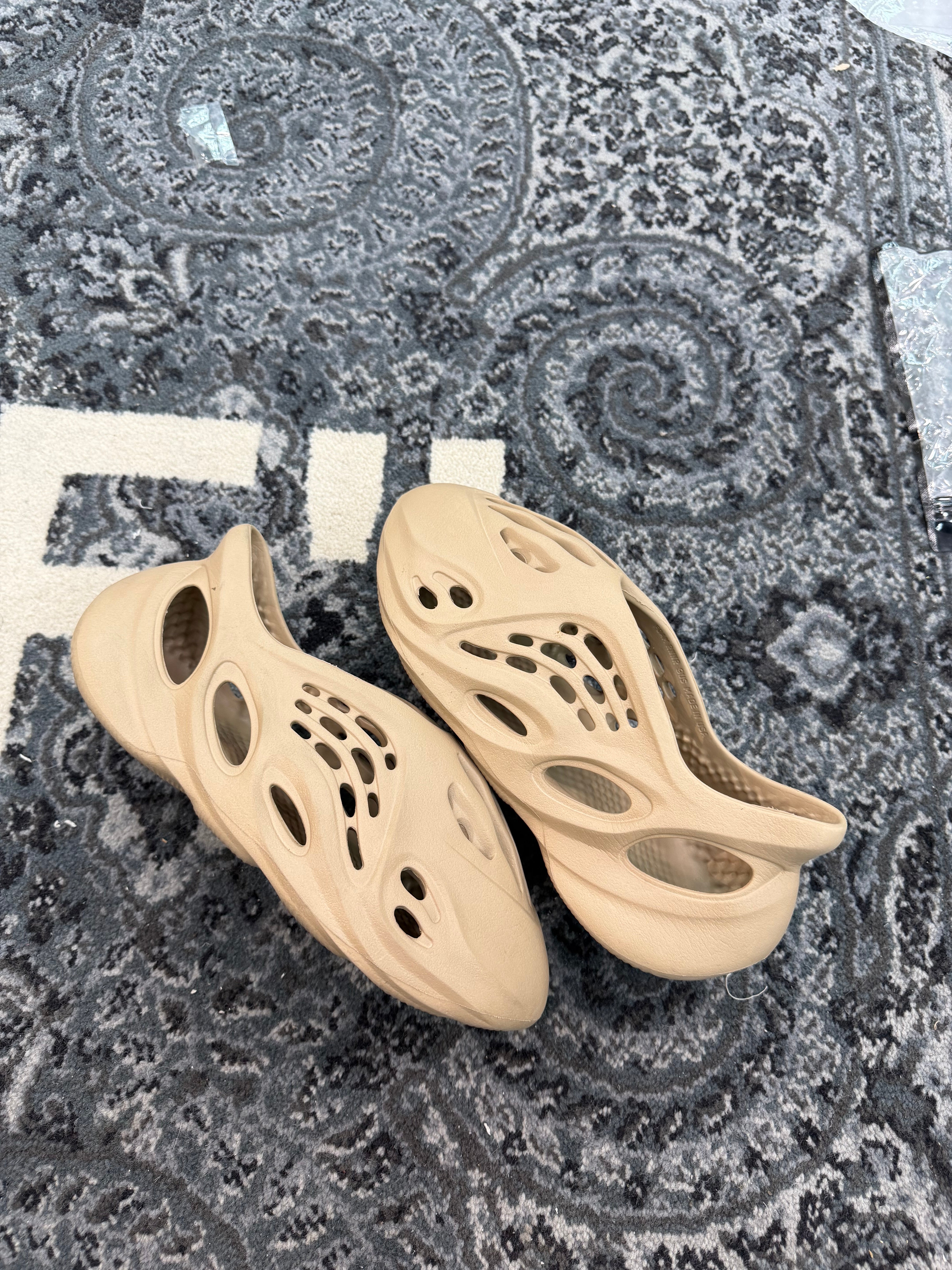 Yeezy Foam Runner “Stone”