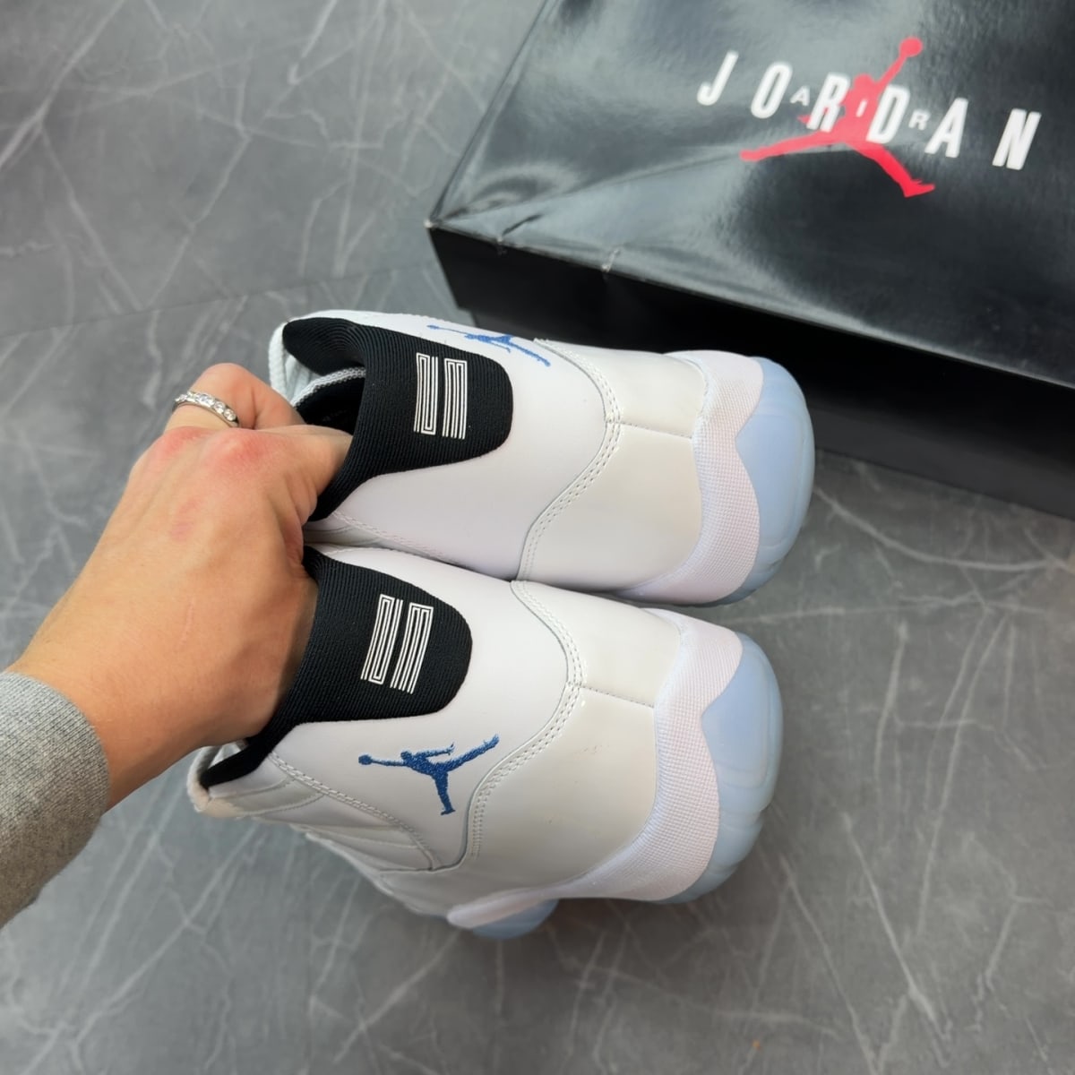 Jordan 11 Retro Legend Blue (2024) (Size 10.5) (Lightly Worn)
