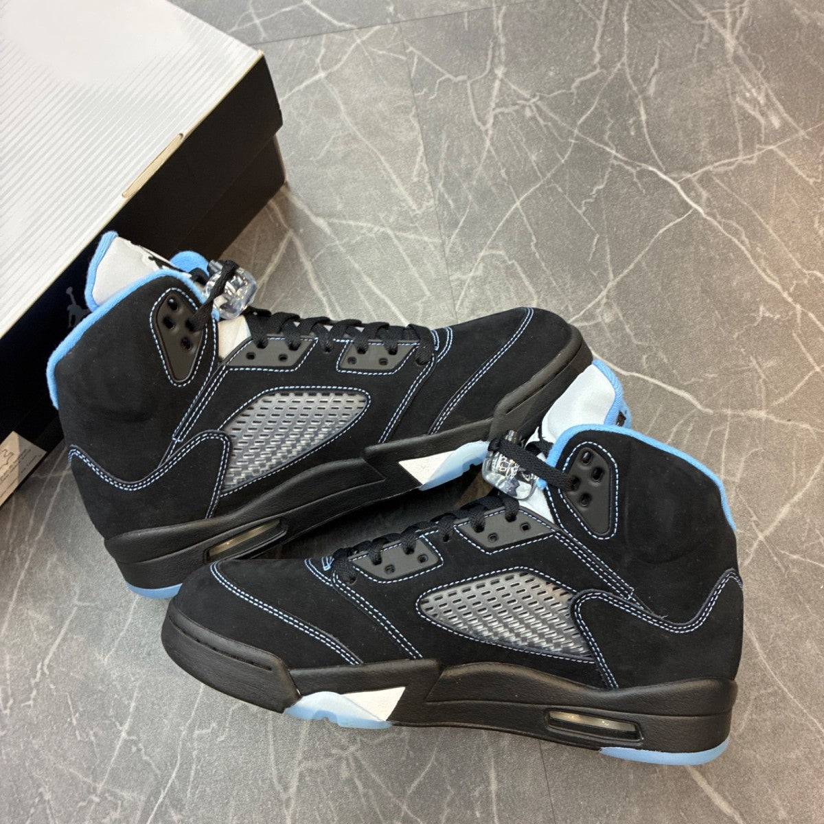 Jordan 5 Retro Black University Blue (2026) - Image 3