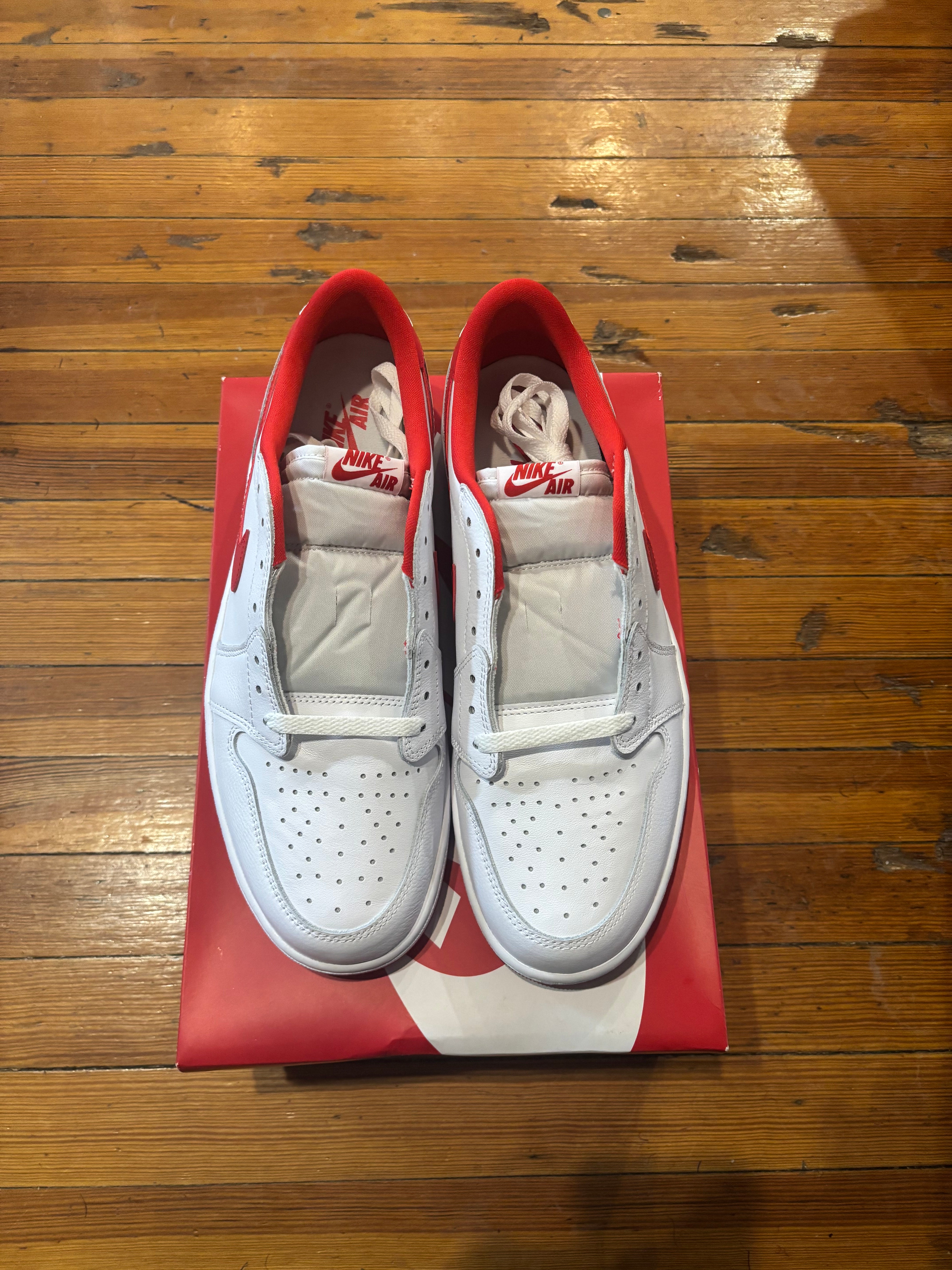 Jordan 1 Low “University Red”
