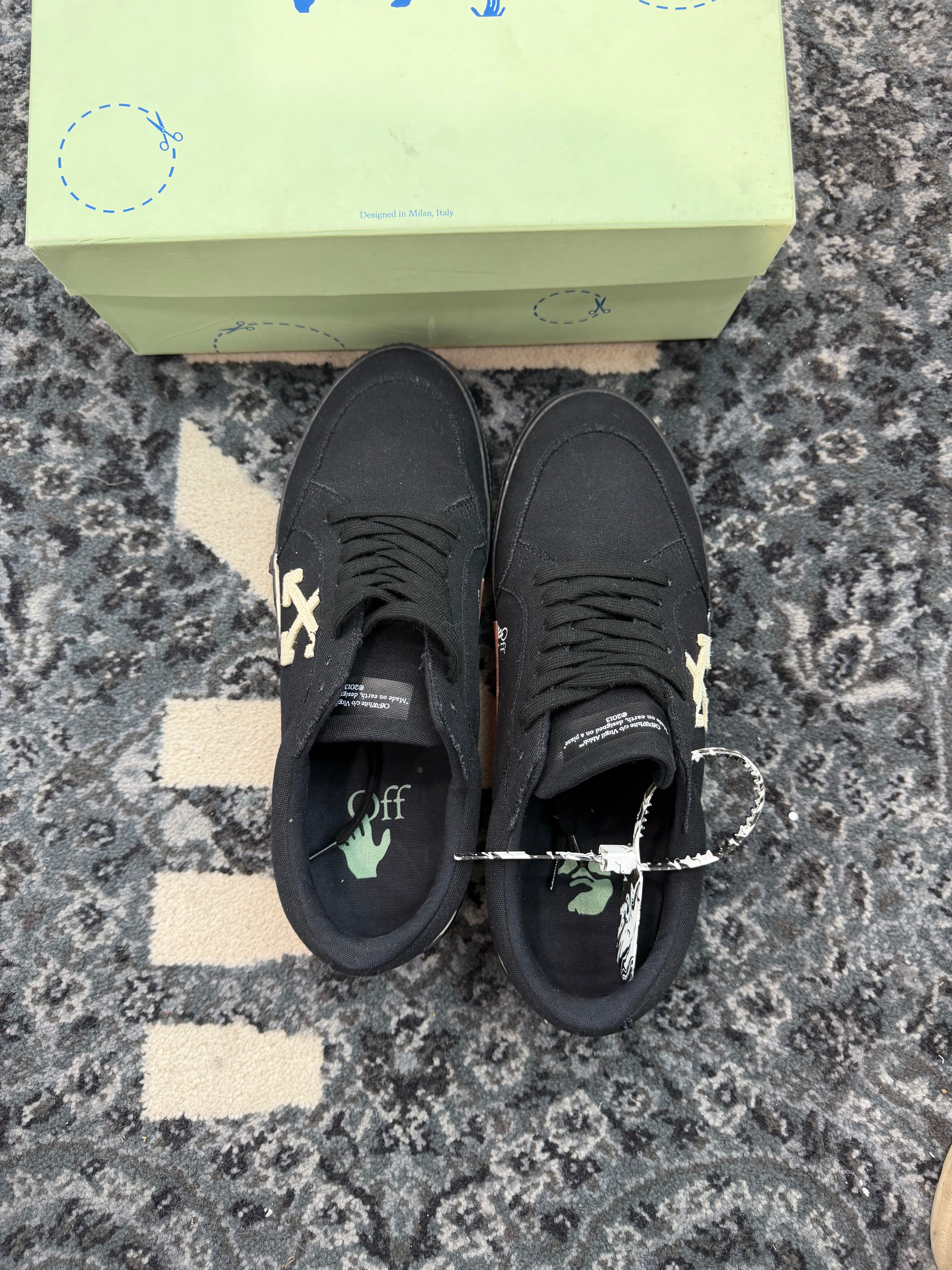 Off White Vulcanized Low “Black White”