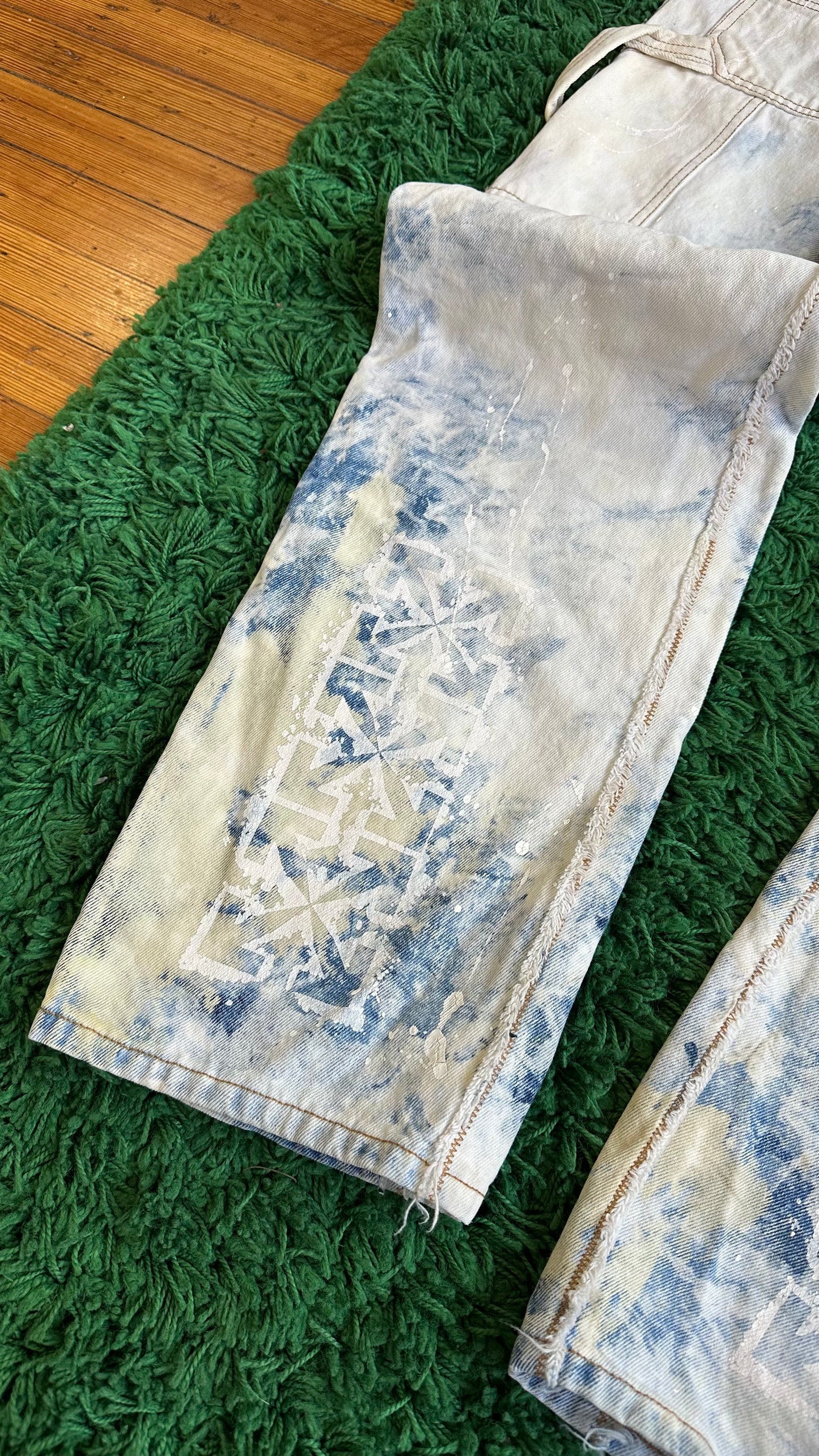 Off-White Bleached Reconstructed Carpenter Jeans (30)