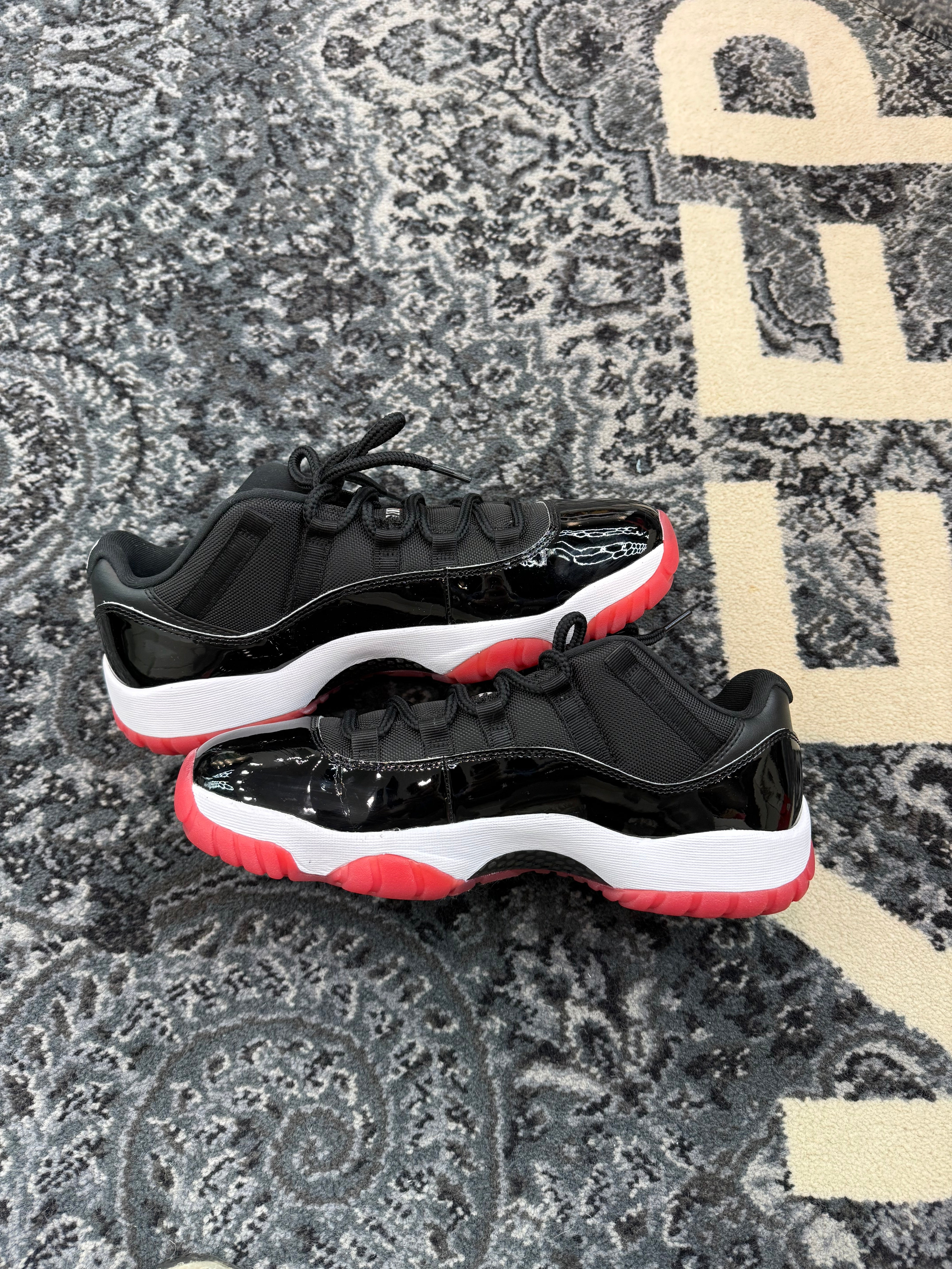 Jordan 11 Low “Bred”