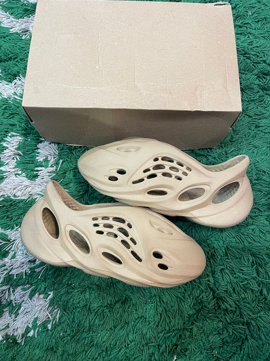 Yeezy Foam Runner “Ochre”