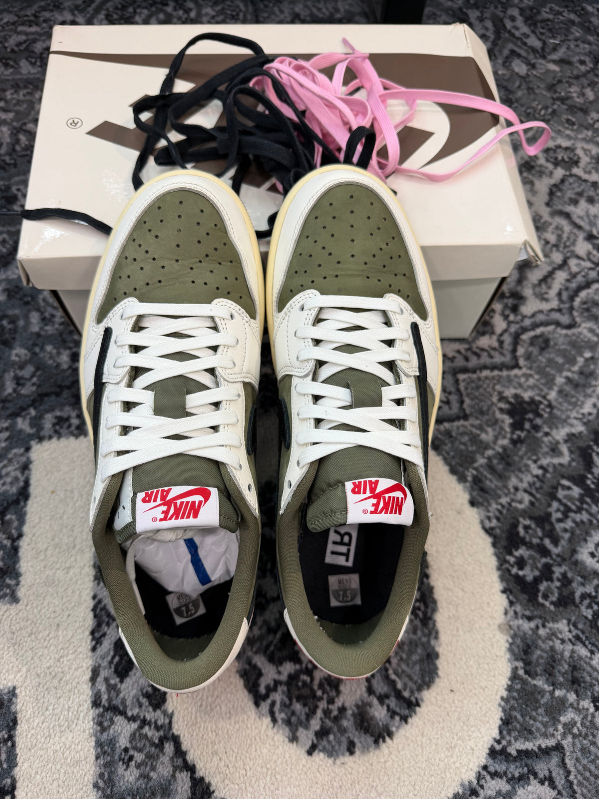 Jordan 1 Low x Travis Scott “Medium Olive”