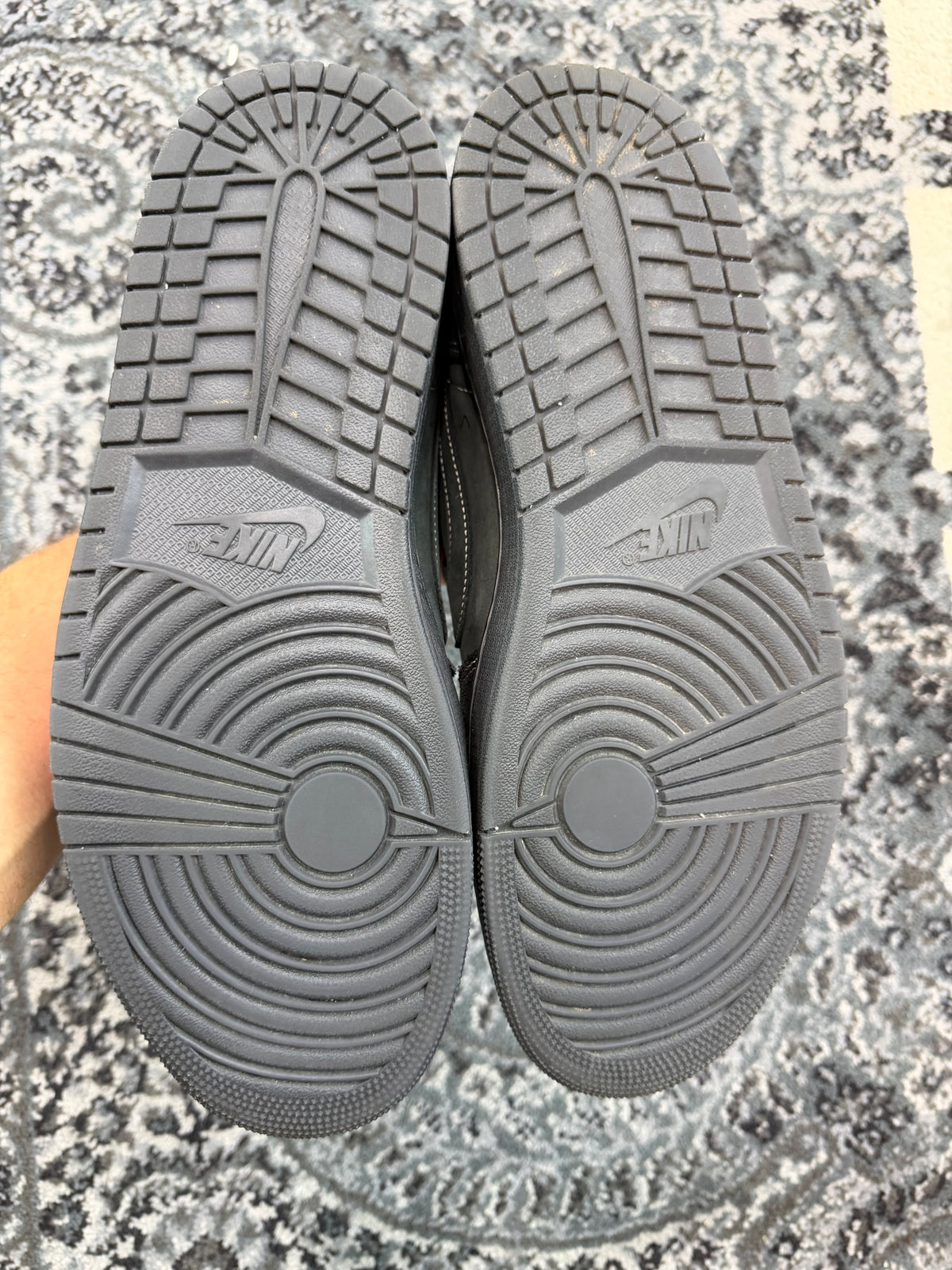 Jordan 1 Low Travis Scott “Phantom”