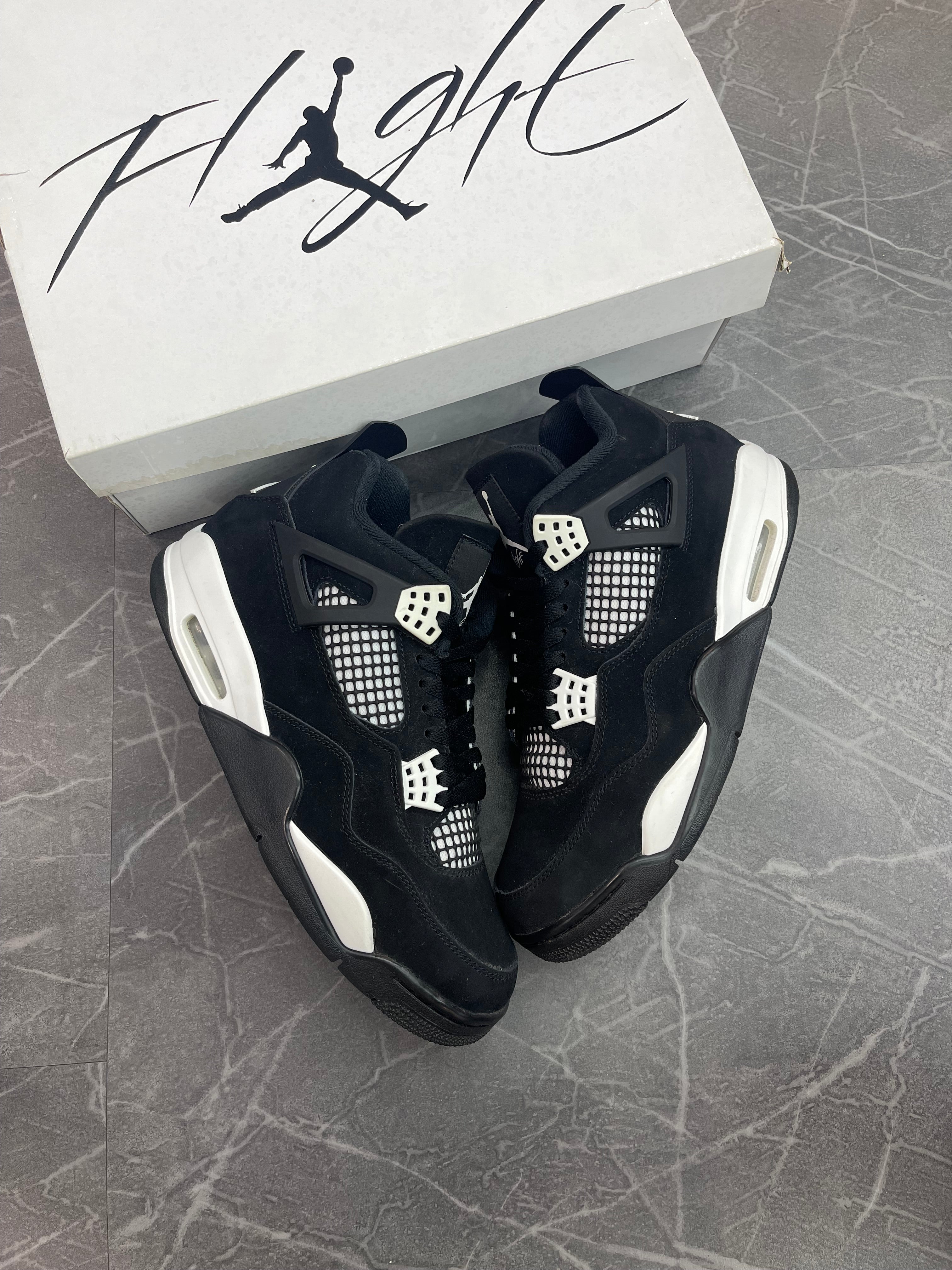 Jordan 4 “White Thunder”