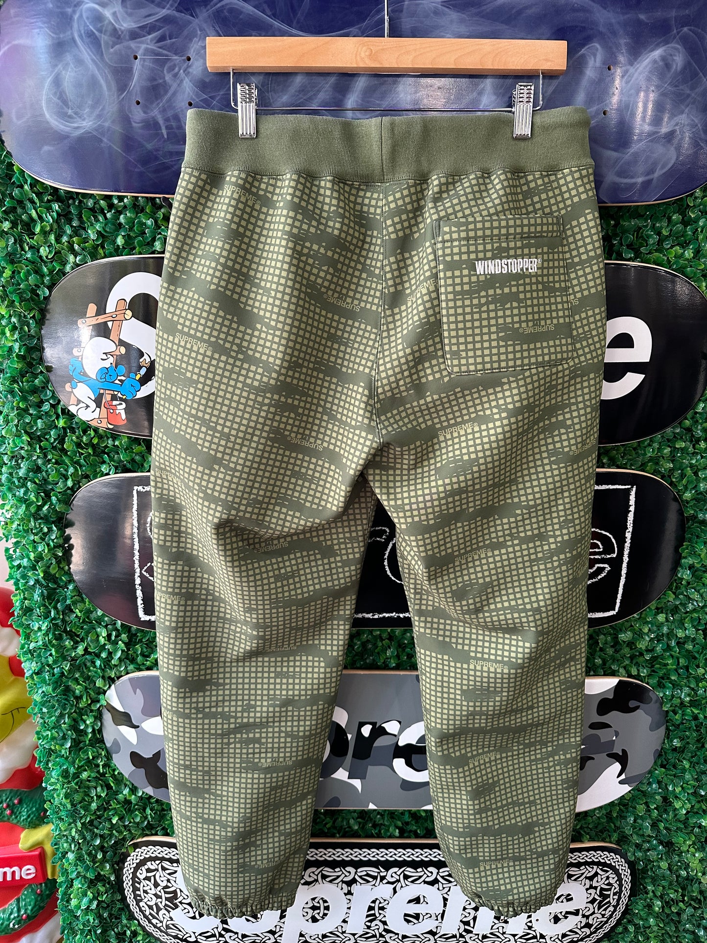Supreme Windstopper Sweatpants Olive Grid Camo