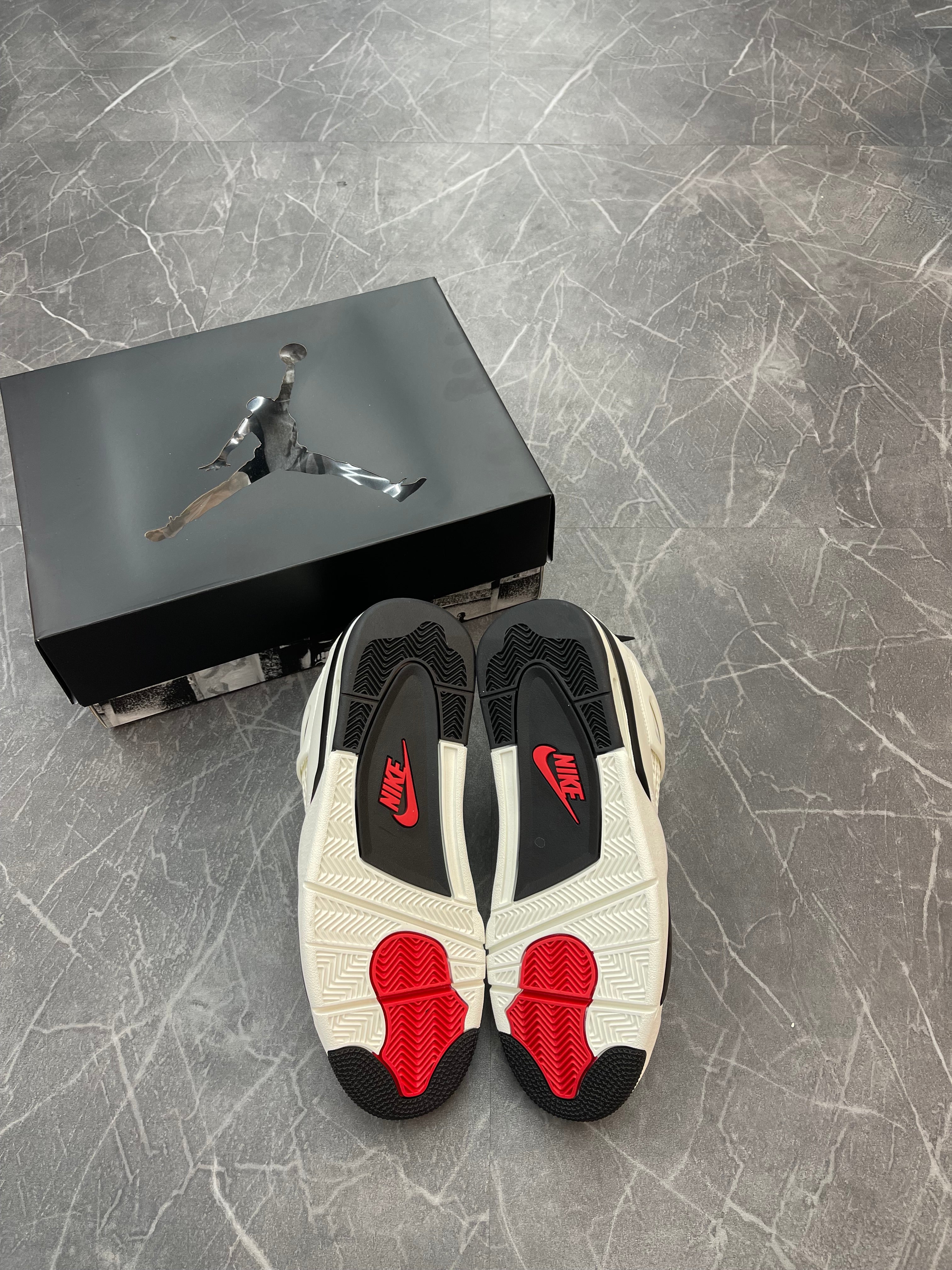 Jordan 4 “Flight Club”