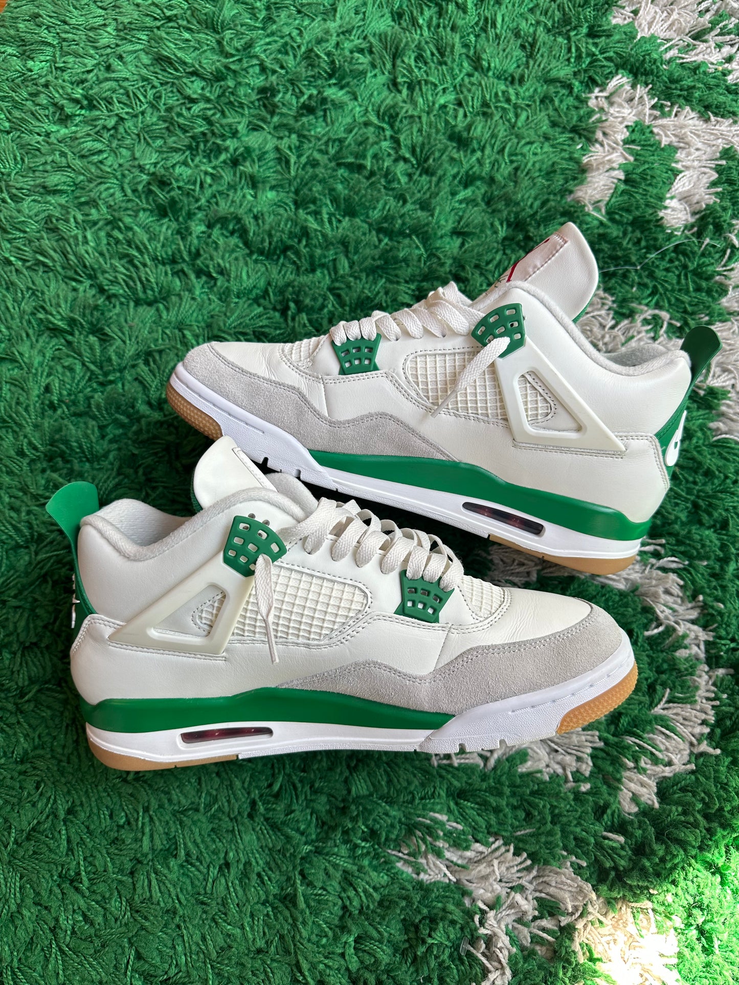 Jordan 4 SB “Pine Green”