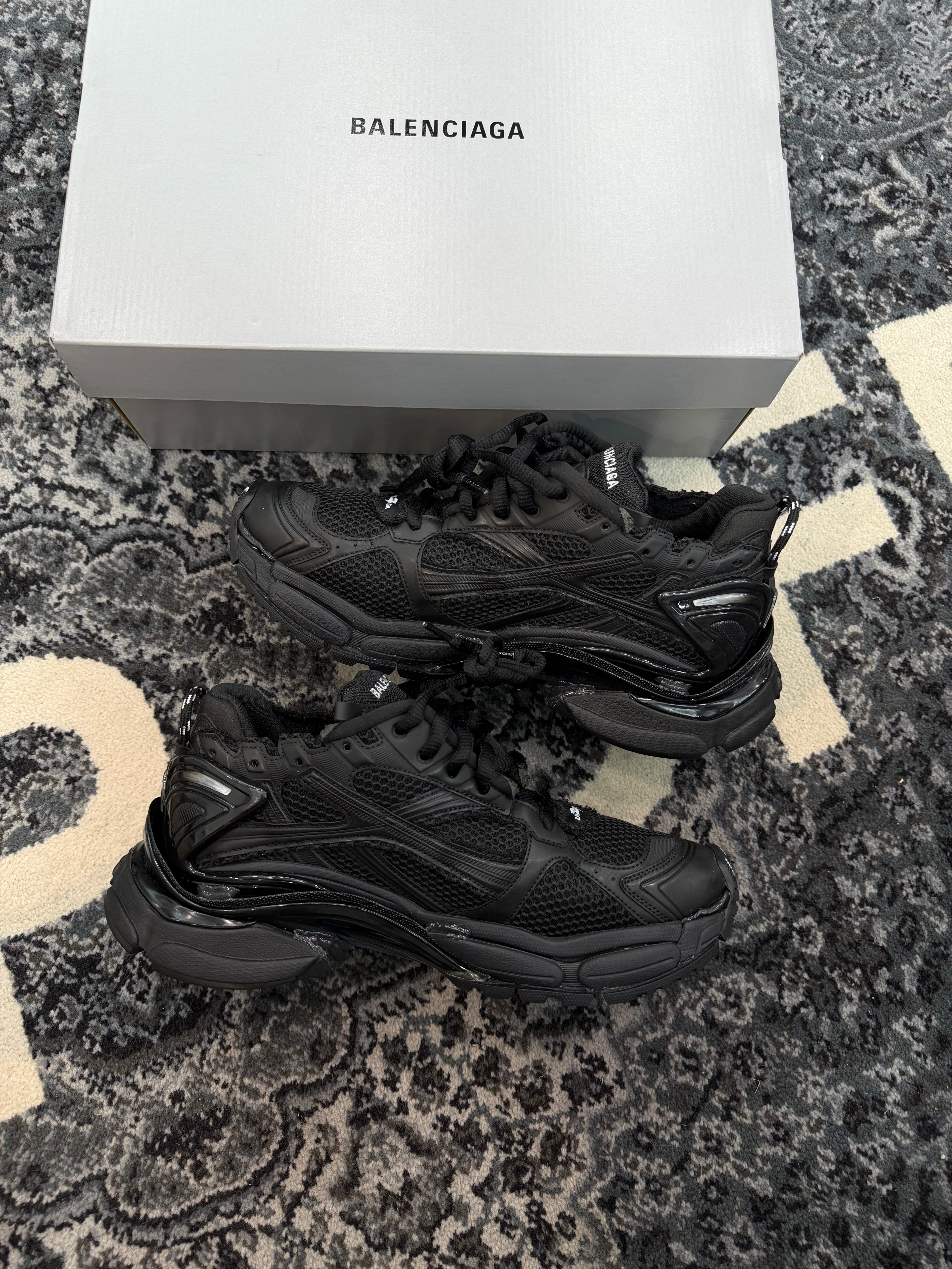 Balenciaga Runner “All Black”