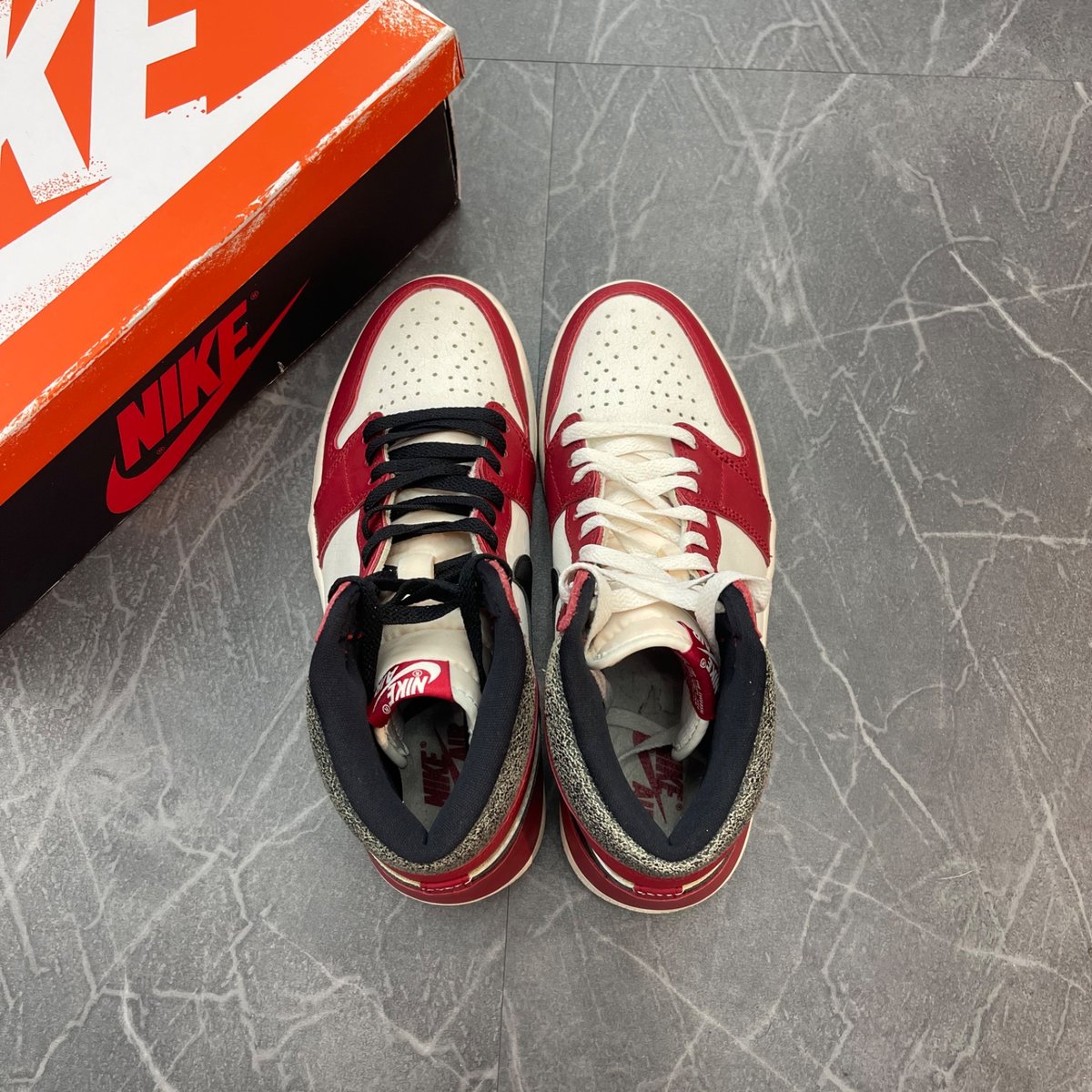 Jordan 1 Retro High OG Chicago Lost and Found (Size 9.5) (Lightly Worn)