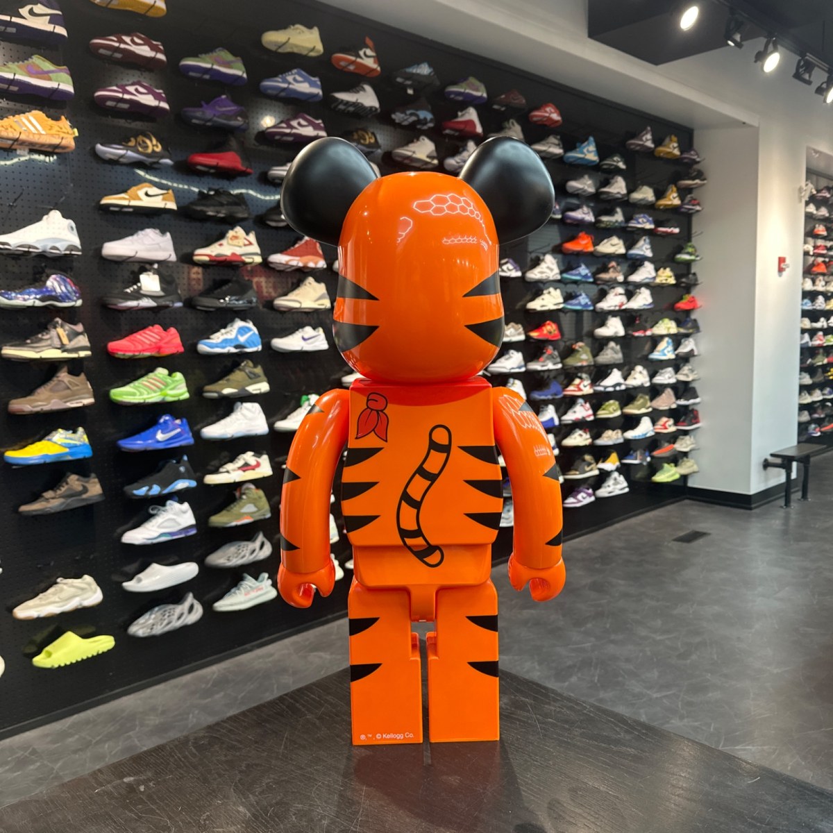 Bearbrick x Kellogg's Tony The Tiger Vintage Ver. 1000% (Size OS) (VNDS)