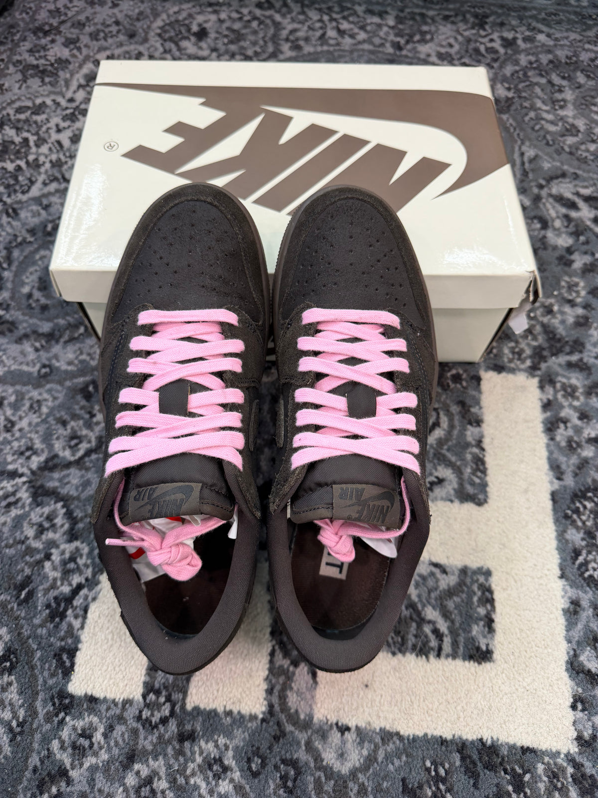 Jordan 1 Low x Travis Scott “Velvet Brown”
