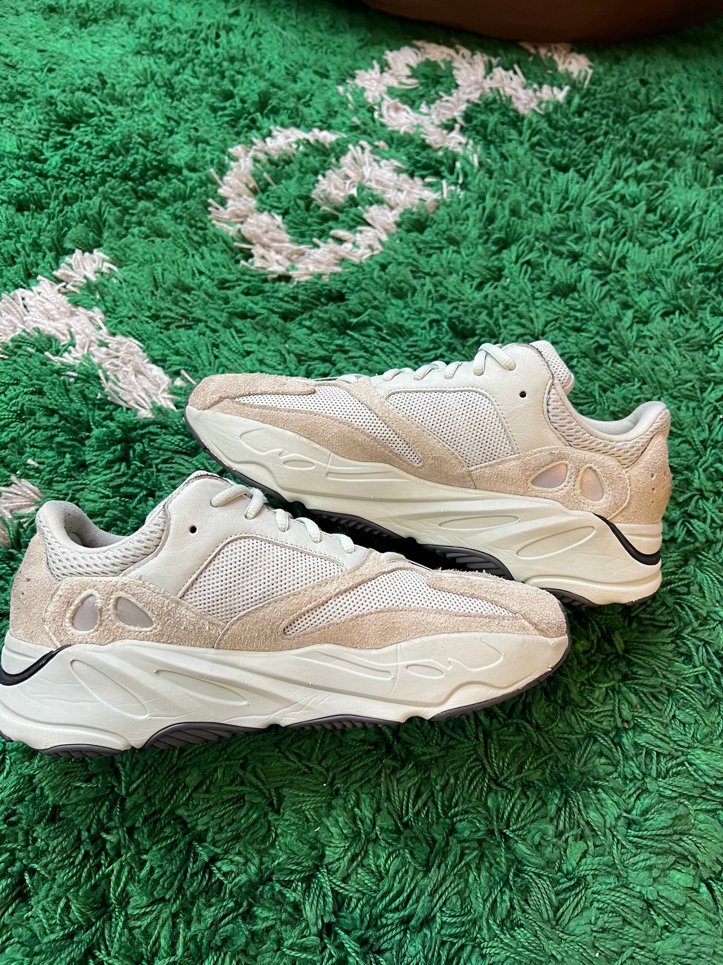 Yeezy 700 “Salt”