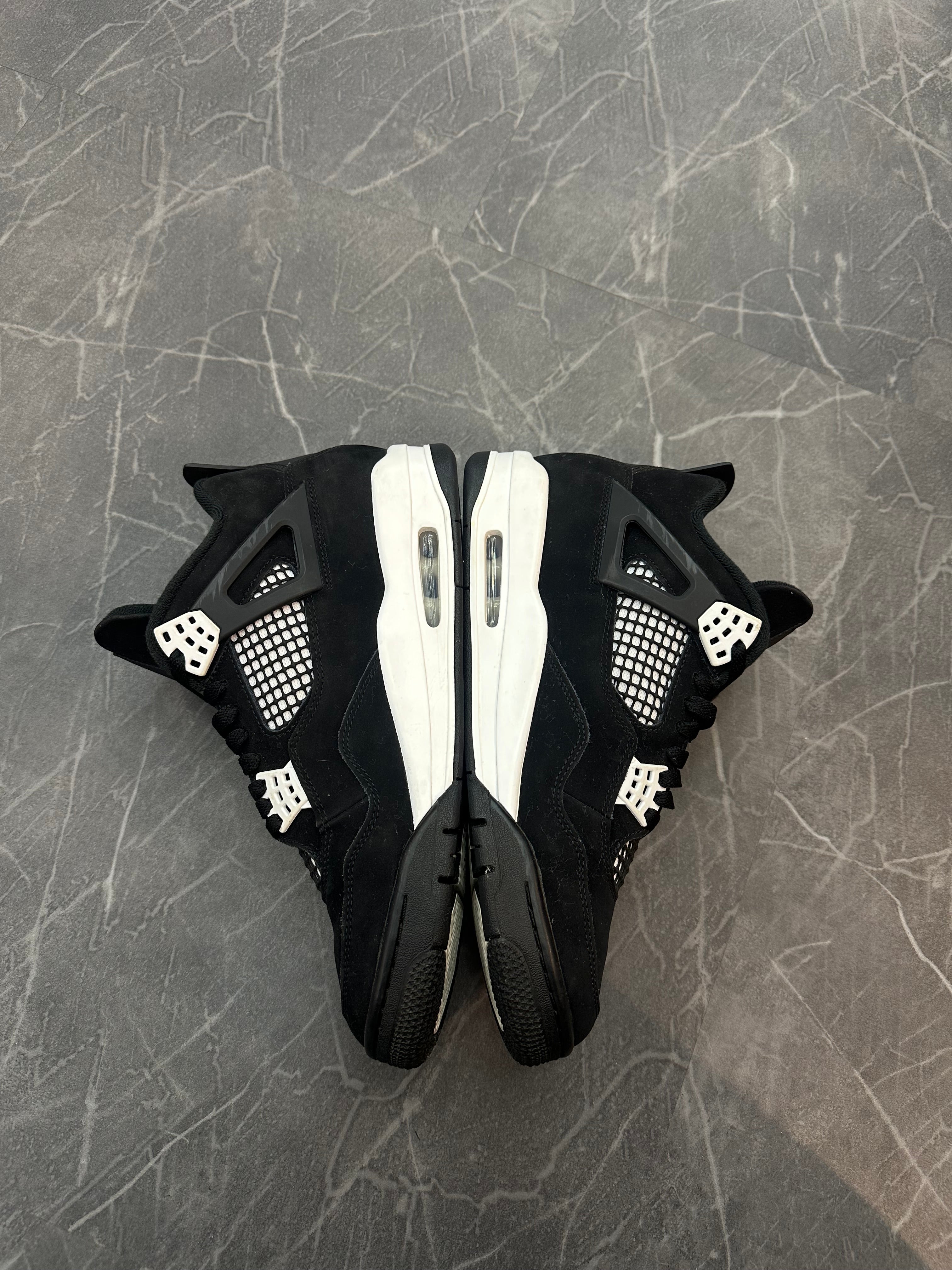 Jordan 4 “White Thunder”