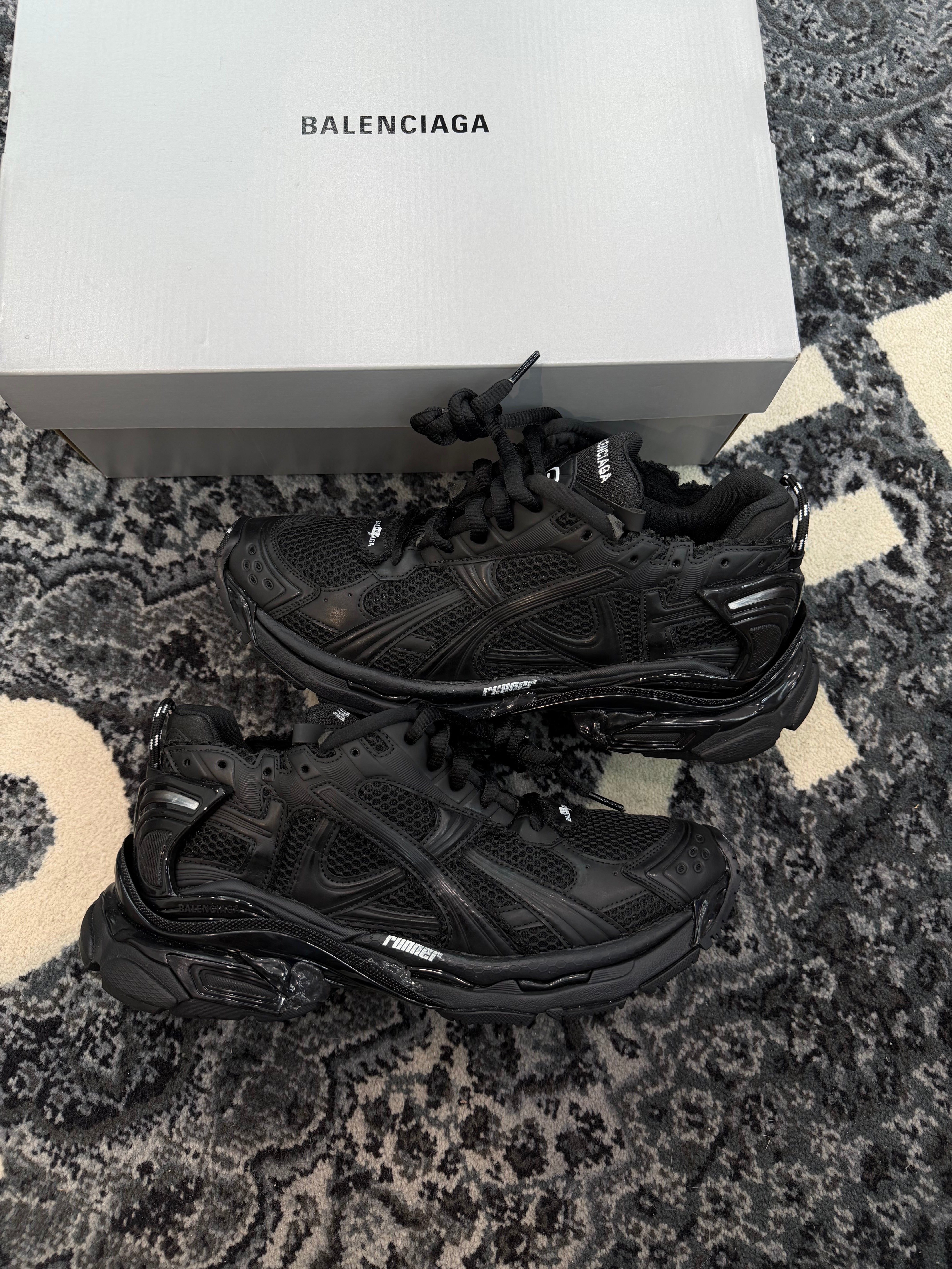 Balenciaga Runner “All Black”