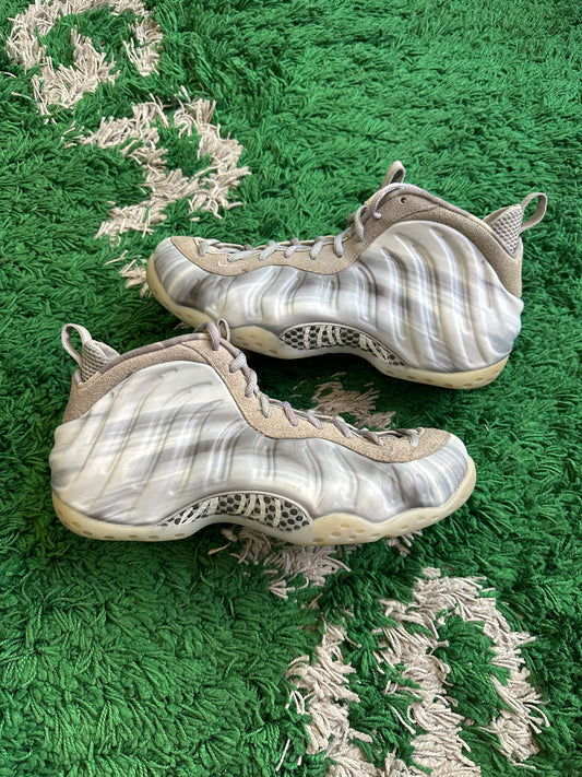 Nike Air Foamposite “One Dream A World Grey”