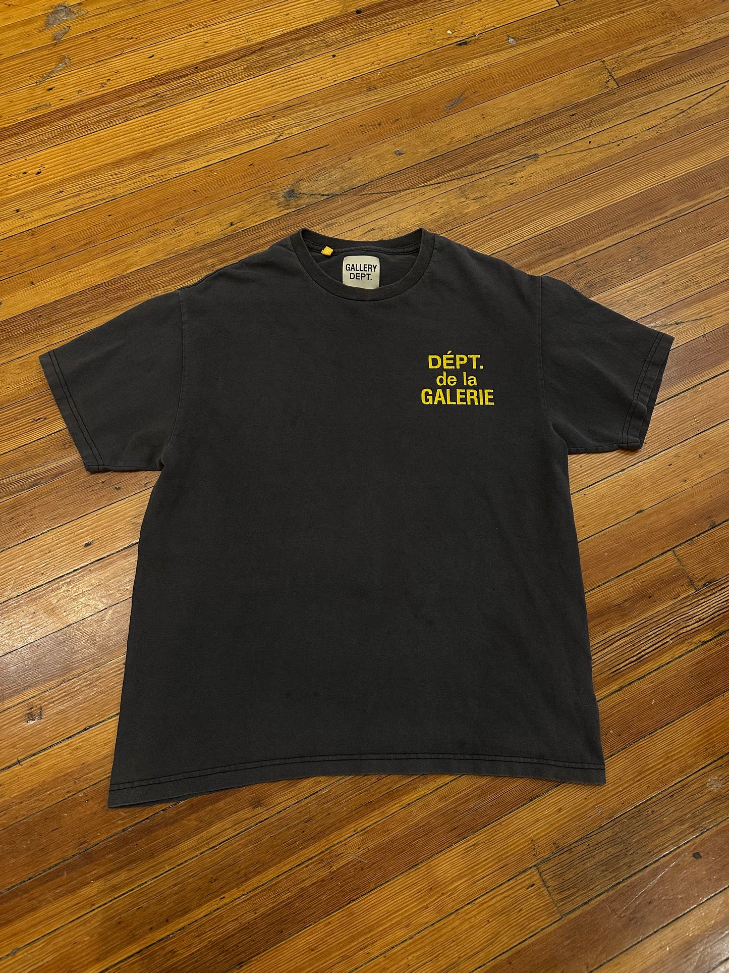 Gallery Dept Tee “Charcoal / Yellow”