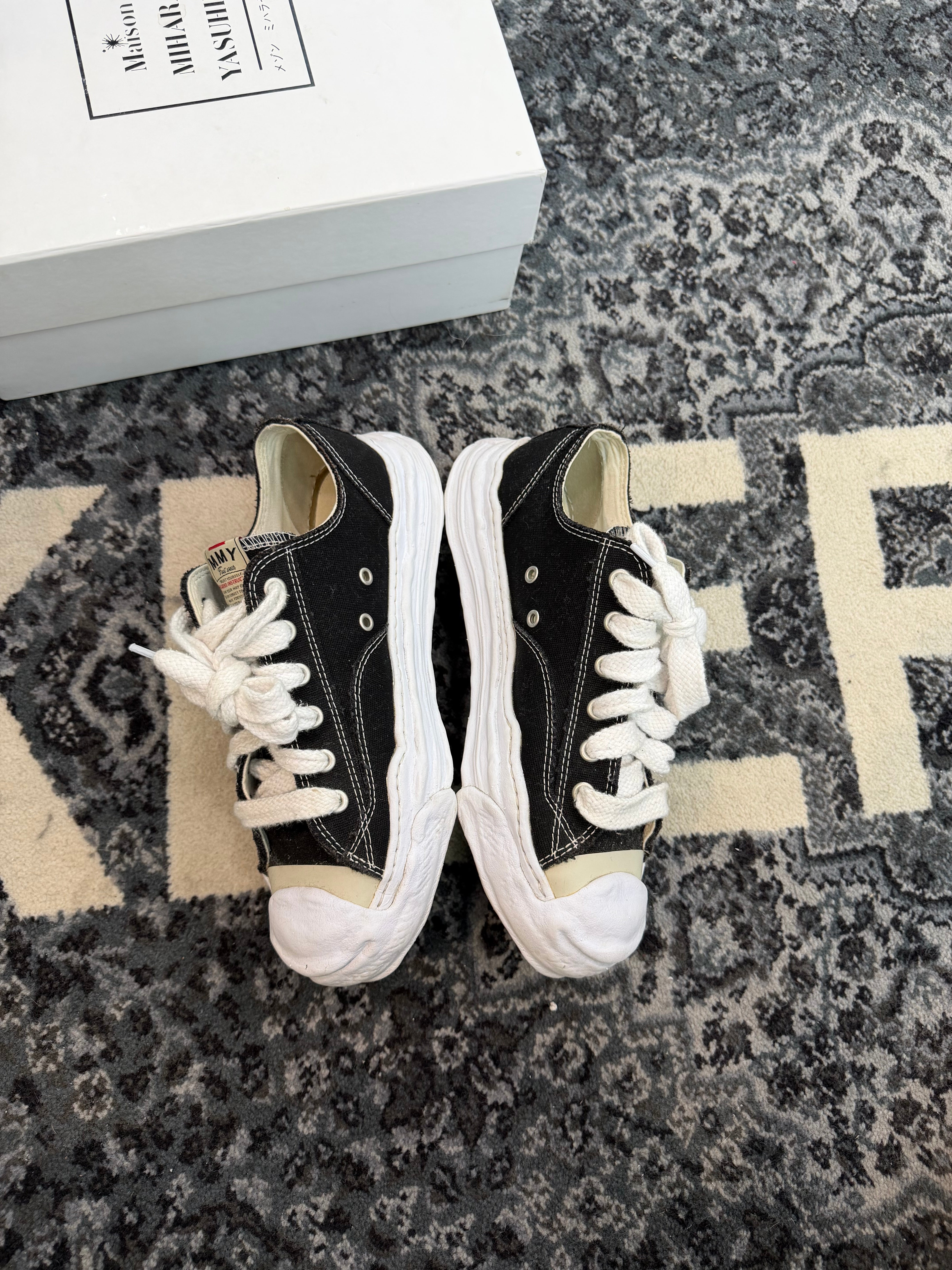 Maison Mihara Canvas Low “Black”