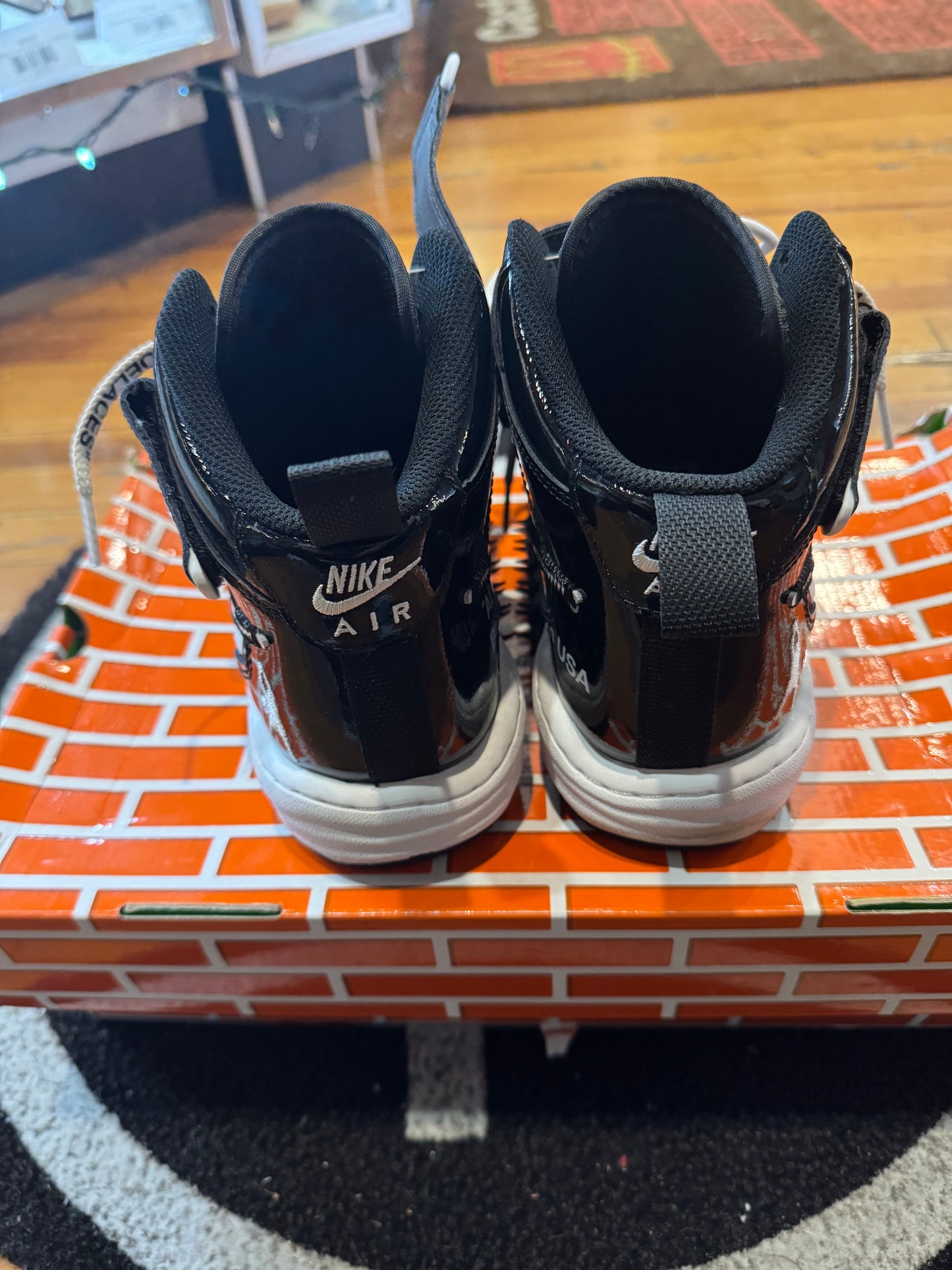 Off White AF1 Mid “Black”