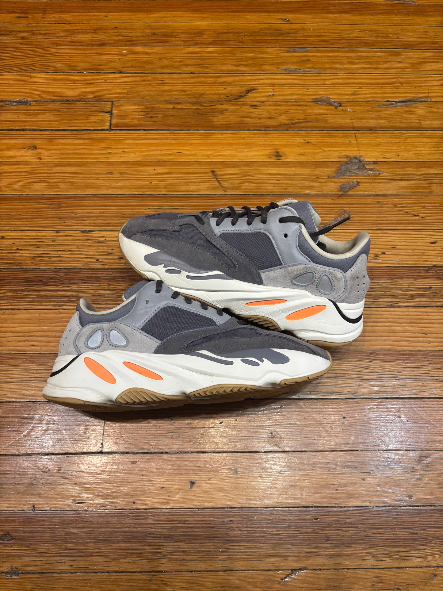 Yeezy 700 “Magent”