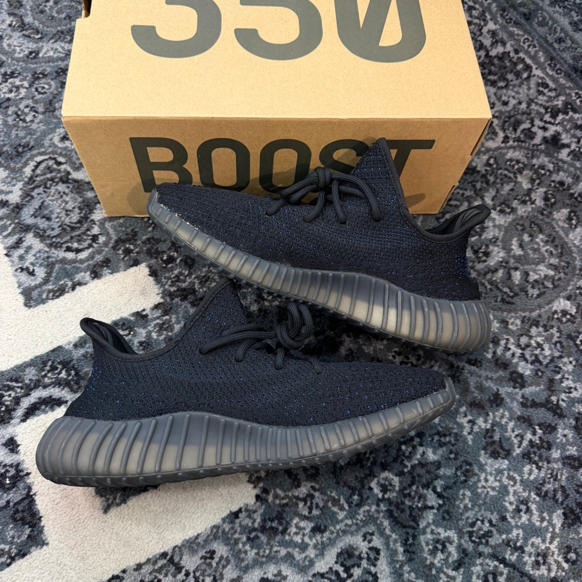 adidas Yeezy Boost 350 V2 Dazzling Blue - Image 2