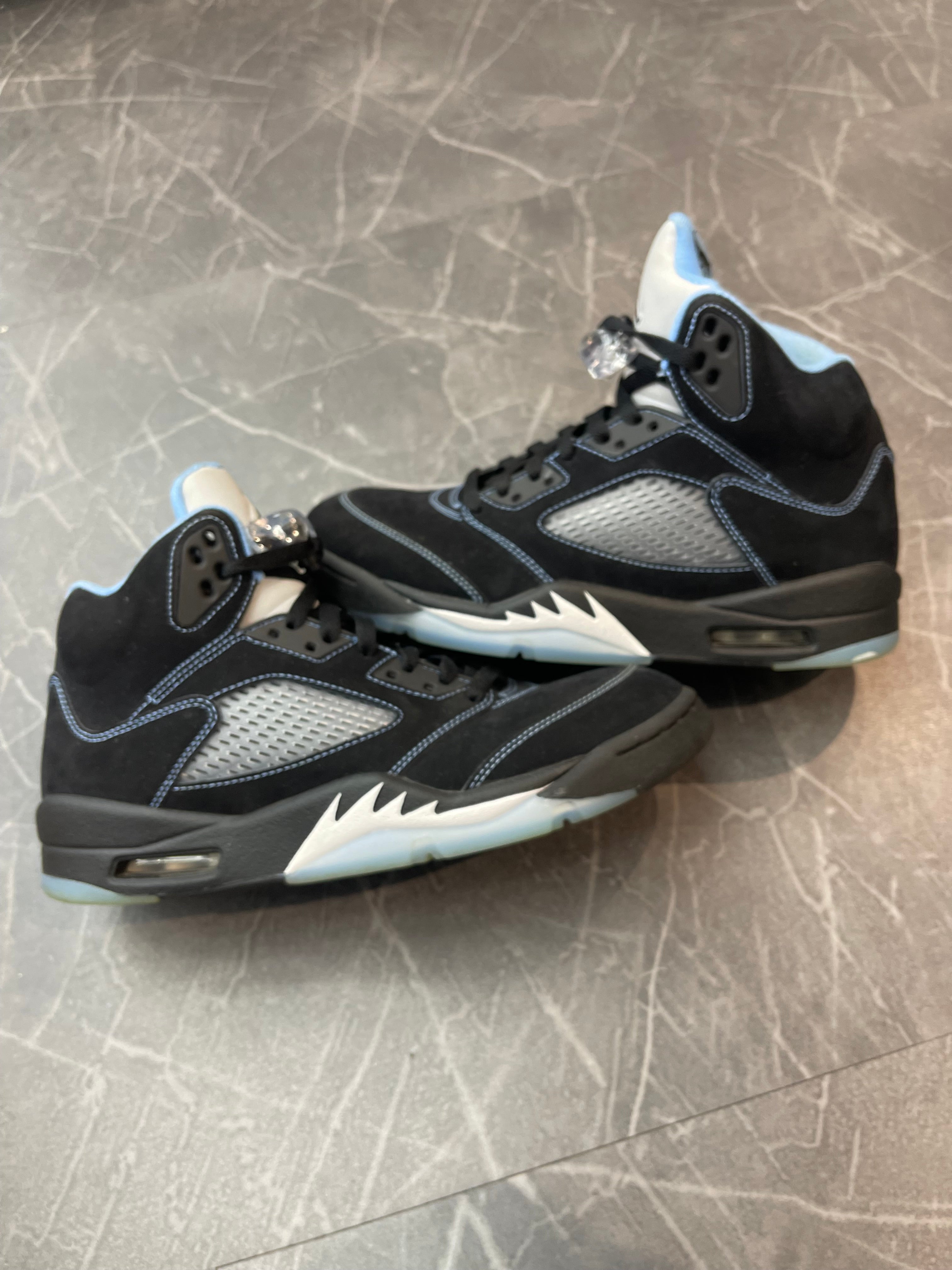 Jordan 5 “Black University Blue”
