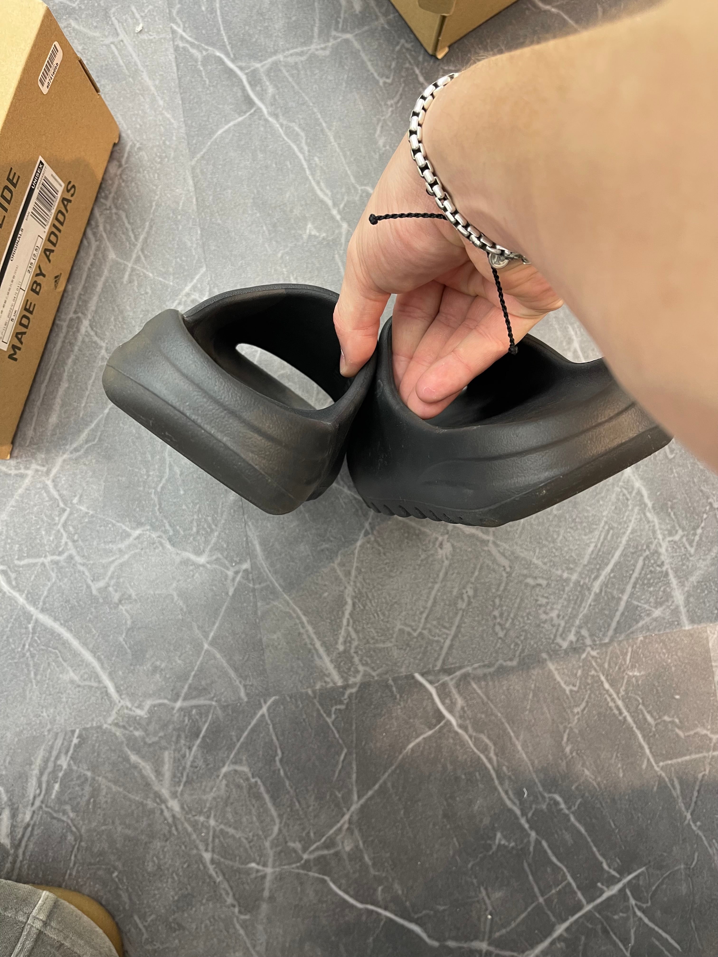 Yeezy Slide “Onyx”