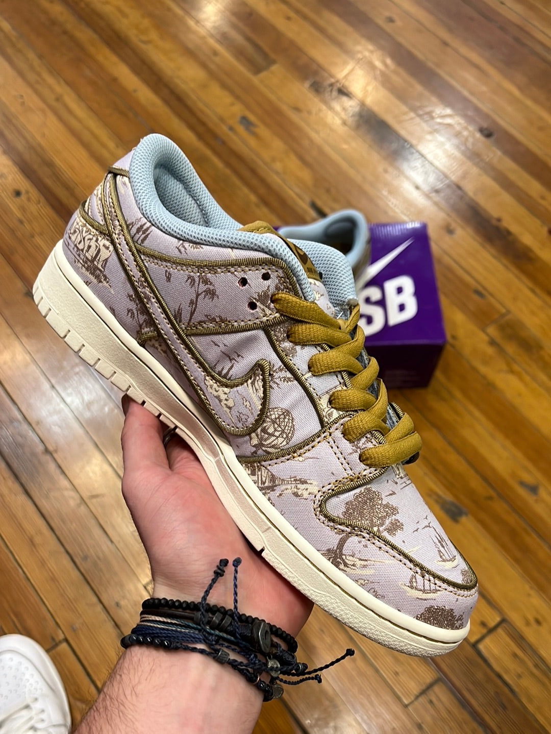 Nike SB Dunk Low “City of Style”