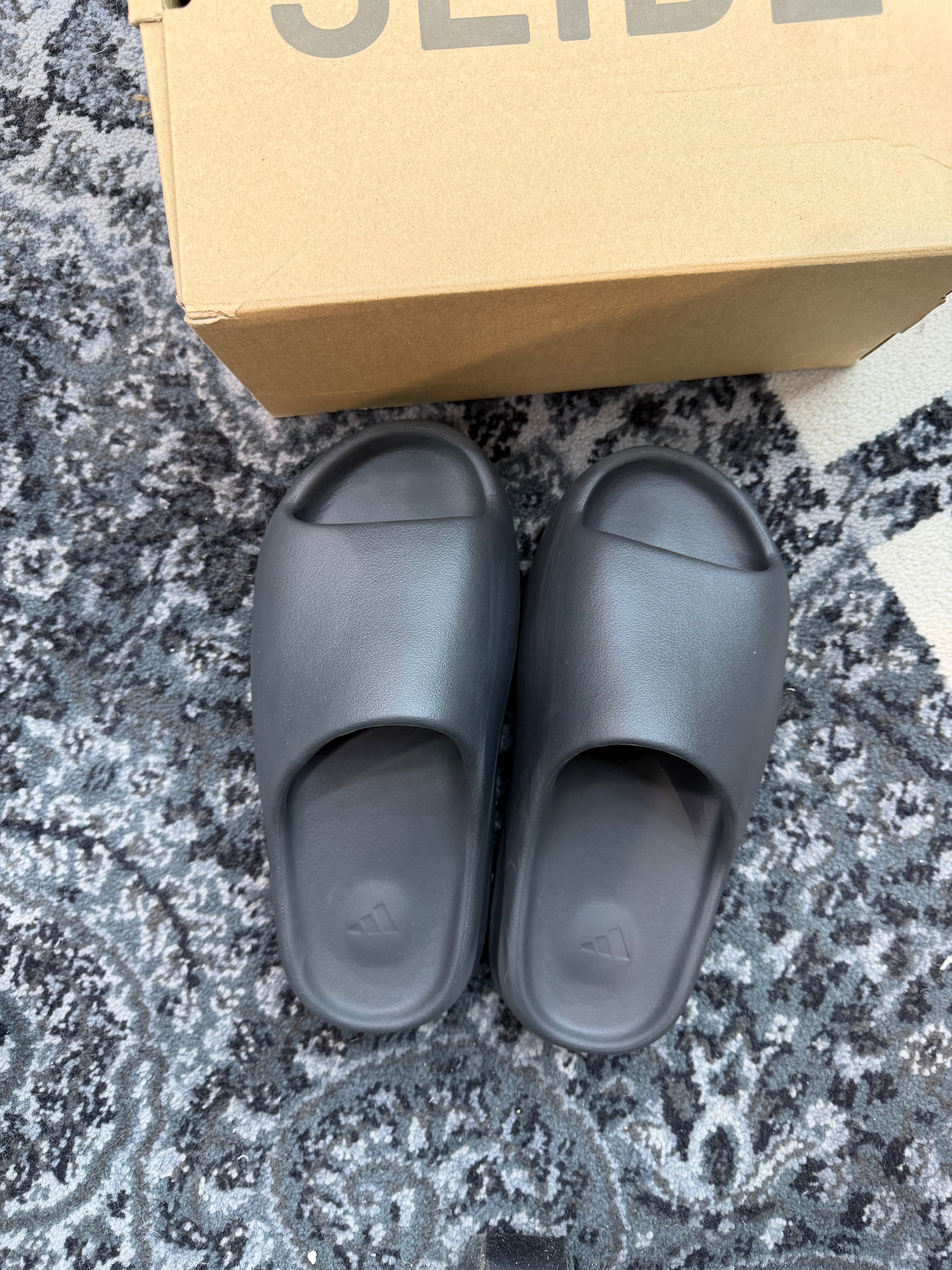 Yeezy Slide “Onyx”