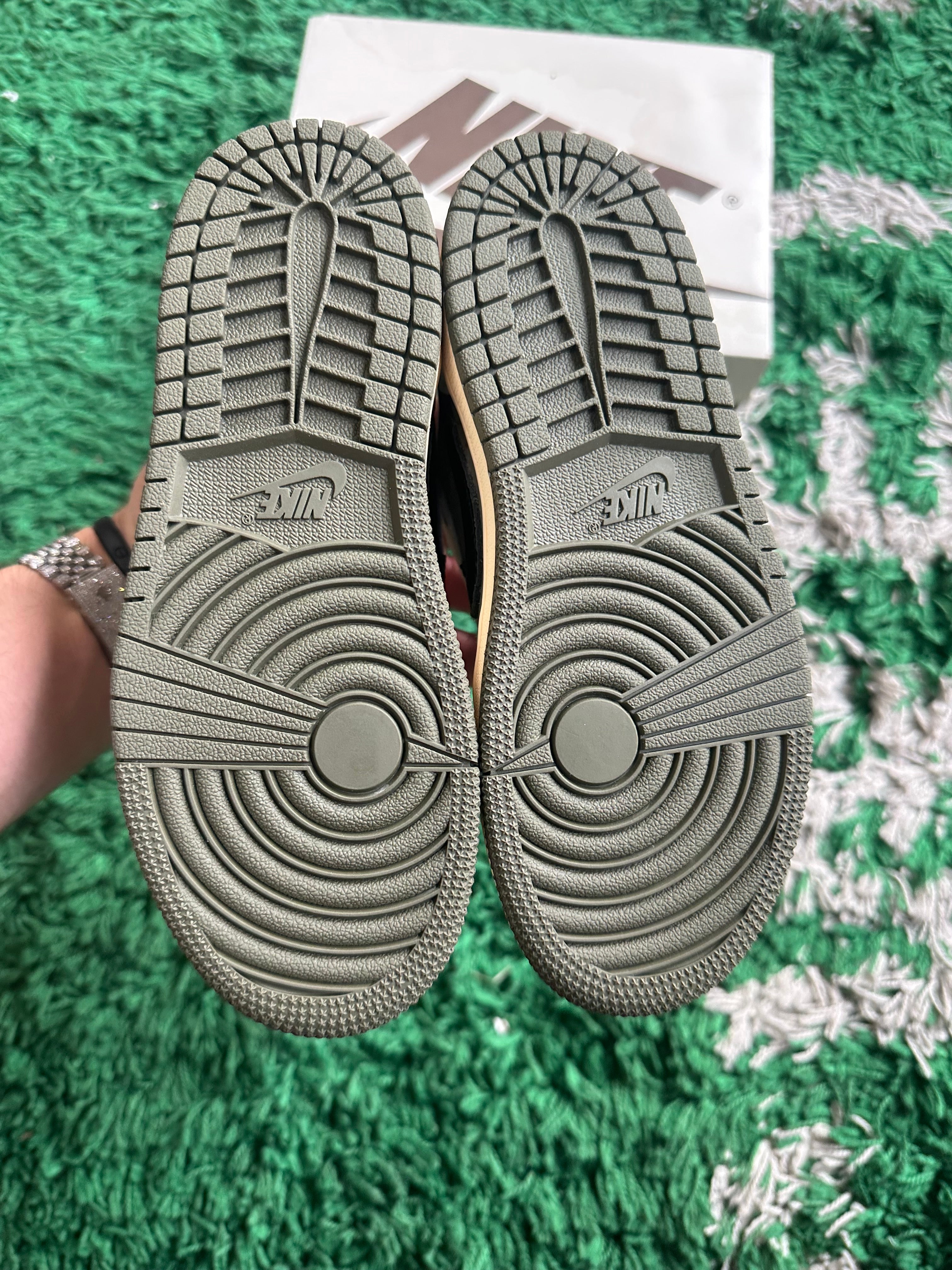 Jordan 1 Travis Scott “Medium Olive”