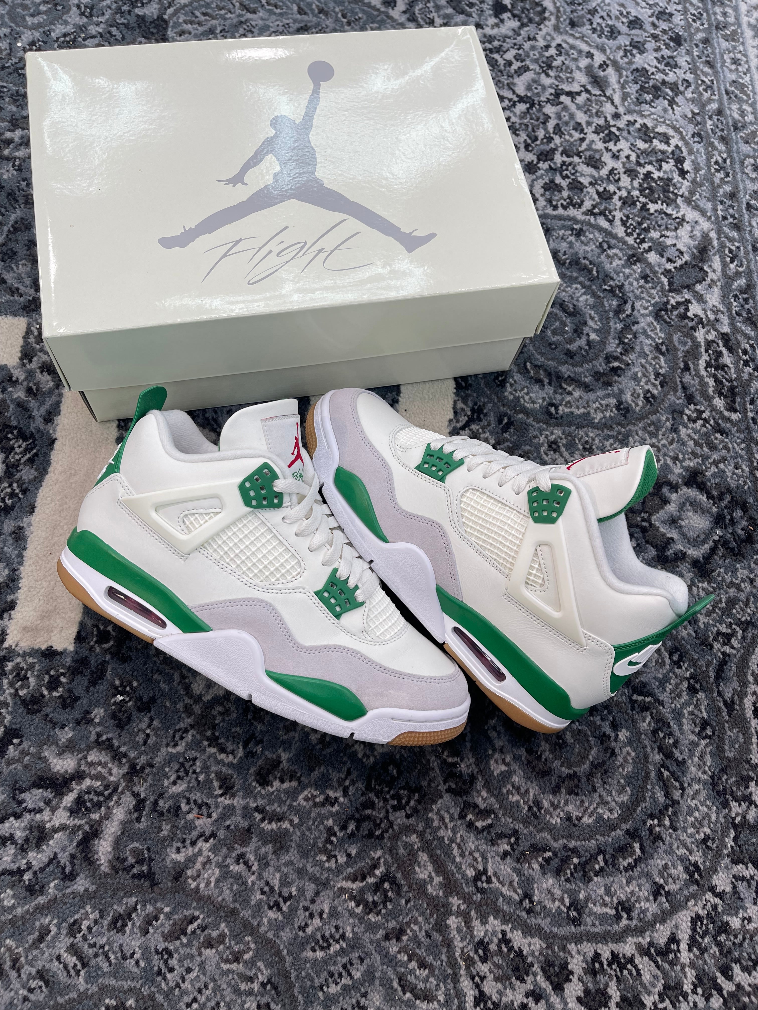 Jordan 4 SB “Pine Green”