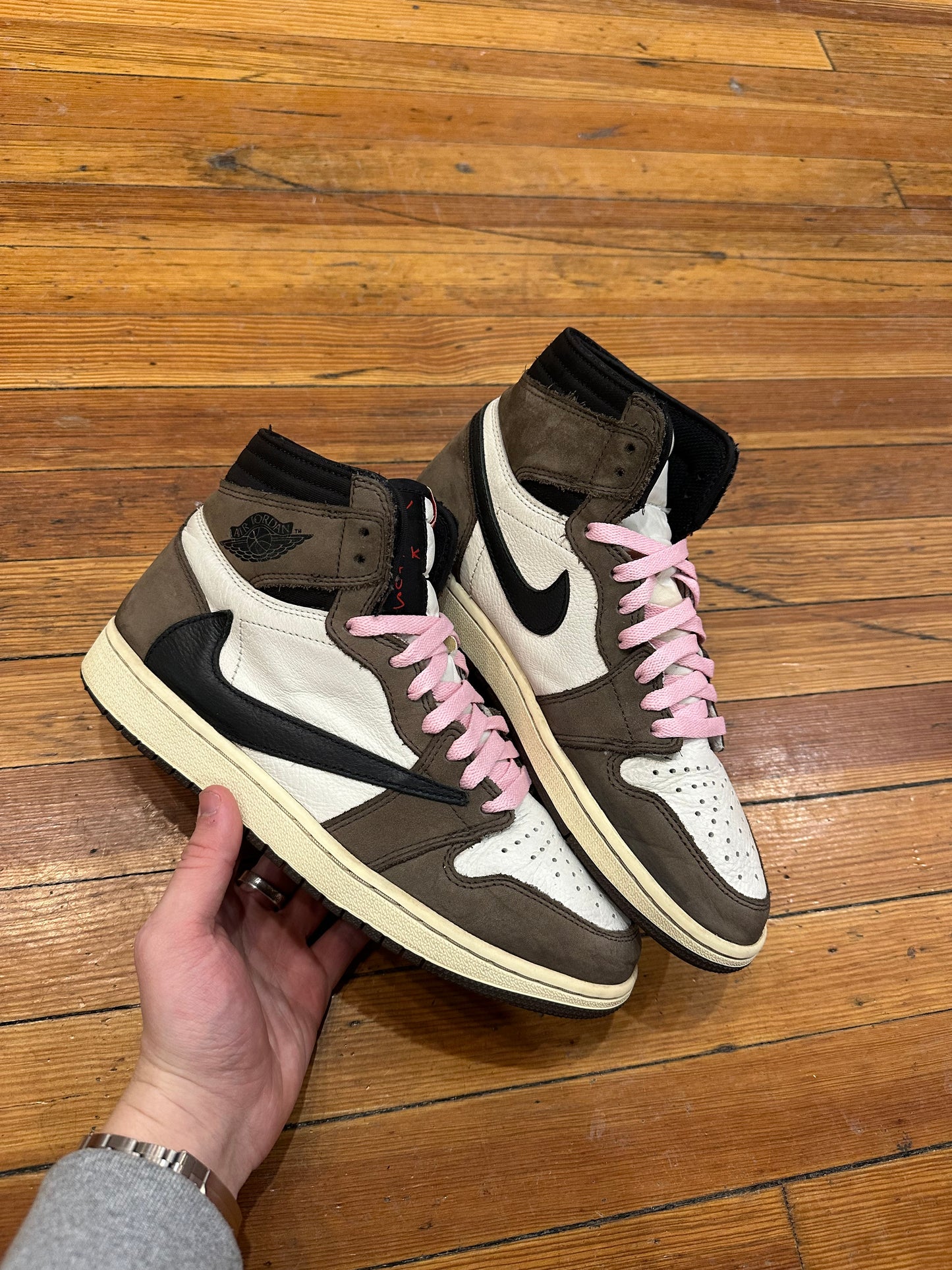 Travis Scott Jordan 1 High “Mocha”